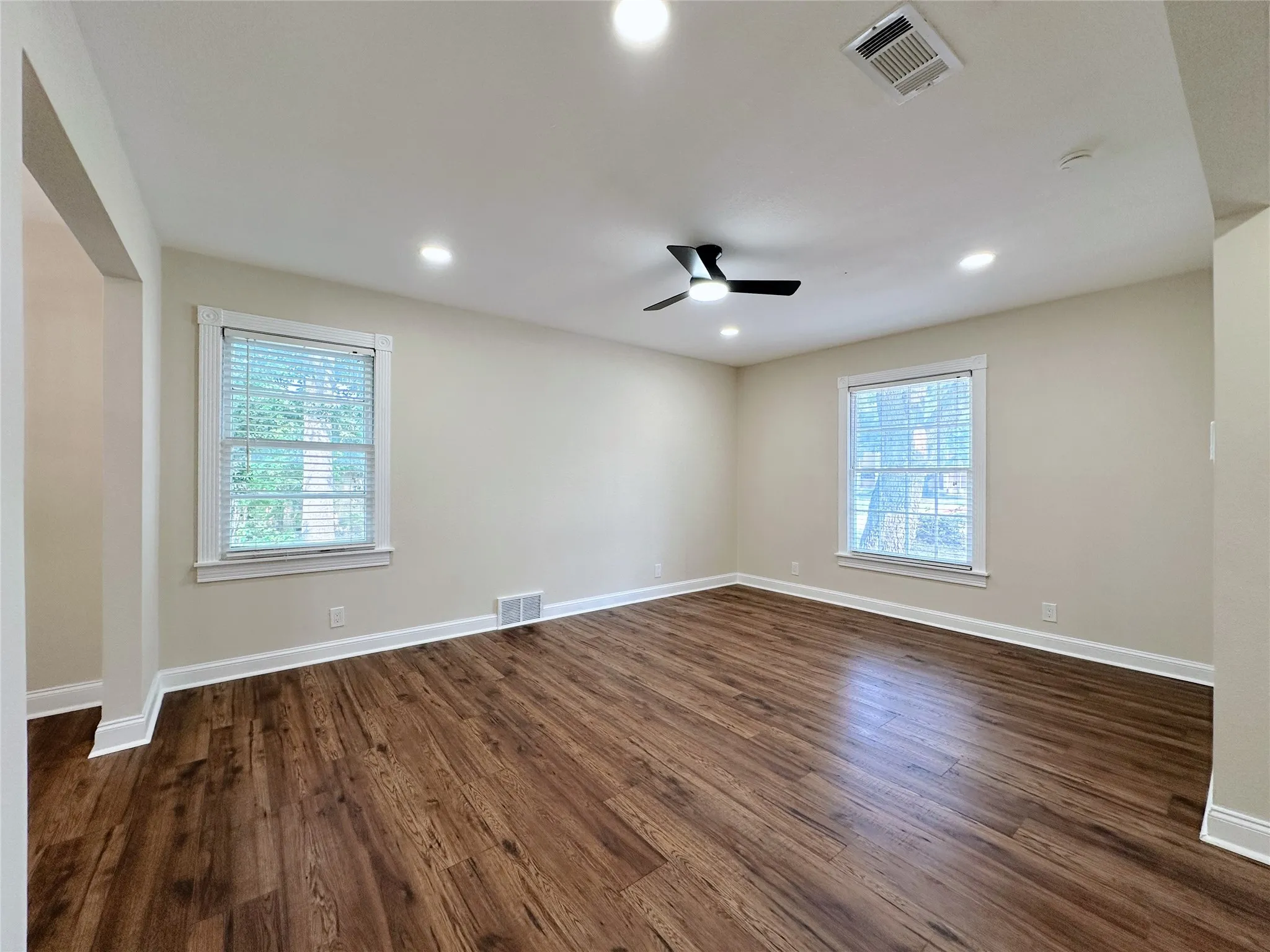 Single Family Residence For Sale in Dallas County , 1814 Walnut Avenue, Carrollton, Texas 75006, 3 Bedroom, 2 Bathroom, 2 Garage spaces, 1,705 Sqft, built in 1961, mls#21352434, Real Estate Agent in Carrollton, Homes For Sale in Dallas county, Homes For Sale in Carrollton, Realtor in Carrollton Texas, Real Estate Brokerage Independent Realty Texas, Luminita Cordes Realtor