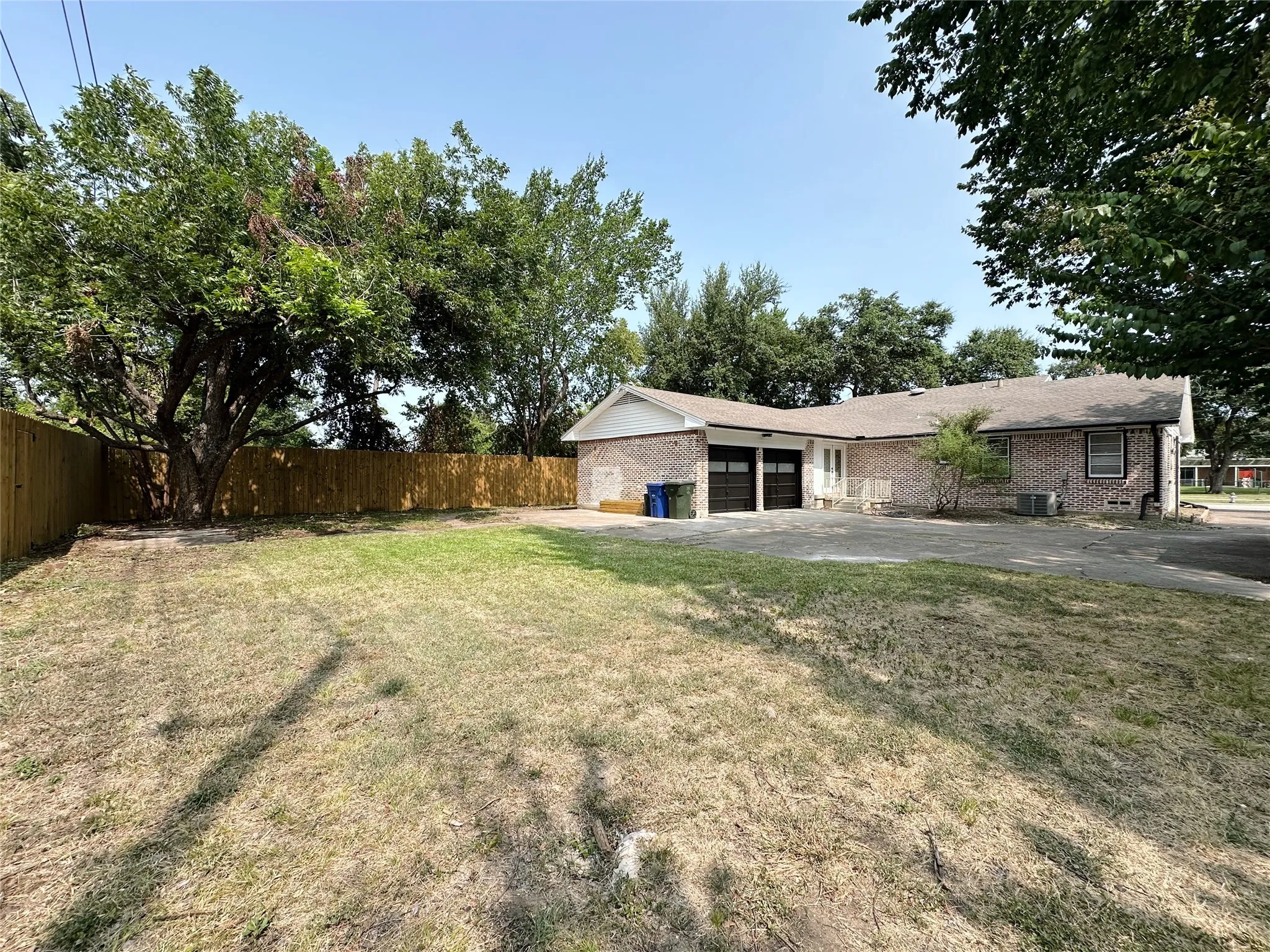 Single Family Residence For Sale in Dallas County , 1814 Walnut Avenue, Carrollton, Texas 75006, 3 Bedroom, 2 Bathroom, 2 Garage spaces, 1,705 Sqft, built in 1961, mls#21352434, Real Estate Agent in Carrollton, Homes For Sale in Dallas county, Homes For Sale in Carrollton, Realtor in Carrollton Texas, Real Estate Brokerage Independent Realty Texas, Luminita Cordes Realtor