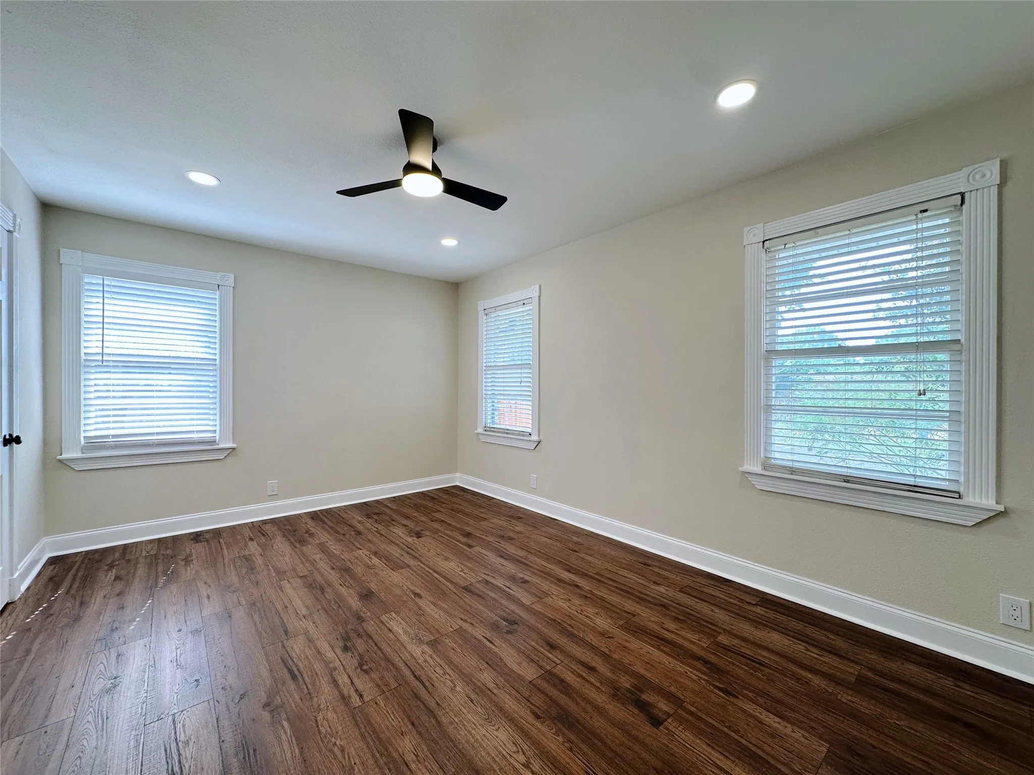 Single Family Residence For Sale in Dallas County , 1814 Walnut Avenue, Carrollton, Texas 75006, 3 Bedroom, 2 Bathroom, 2 Garage spaces, 1,705 Sqft, built in 1961, mls#21352434, Real Estate Agent in Carrollton, Homes For Sale in Dallas county, Homes For Sale in Carrollton, Realtor in Carrollton Texas, Real Estate Brokerage Independent Realty Texas, Luminita Cordes Realtor