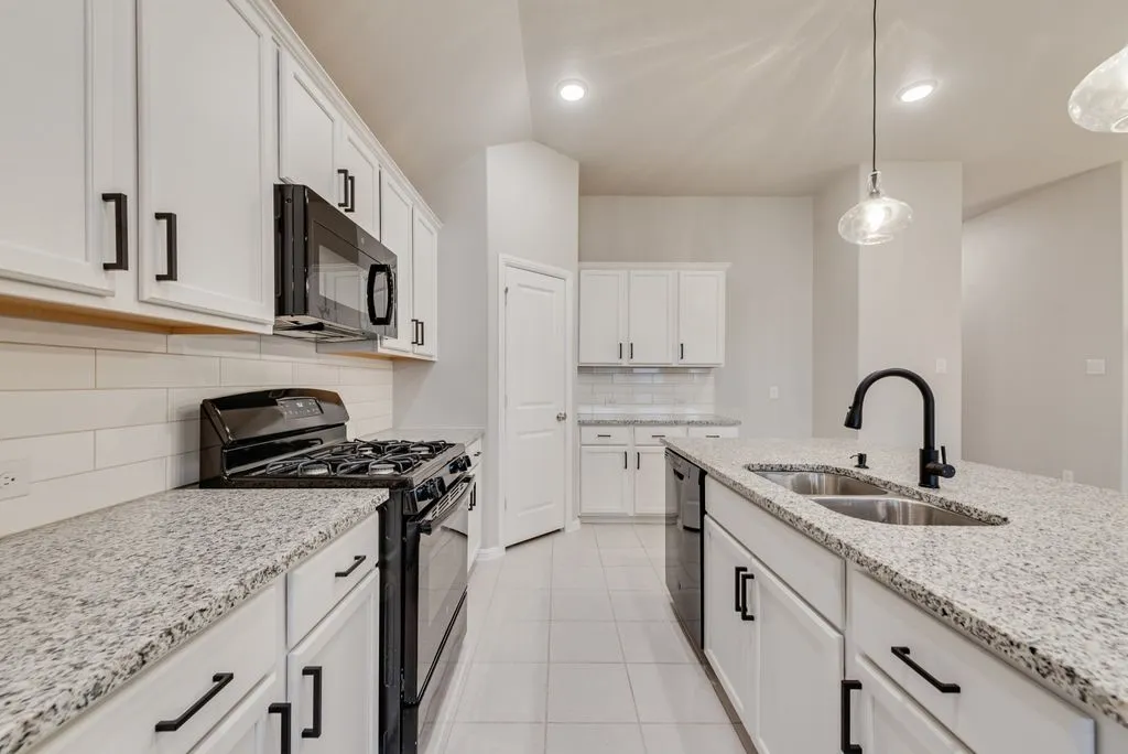Single Family Residence For Sale in Denton County , 4813 Cleves Avenue, Celina, Texas 76227, 4 Bedroom, 2 Bathroom, 2 Garage spaces, 1,908 Sqft, built in 2020, mls#21352221, Real Estate Agent in Celina, Homes For Sale in Denton county, Homes For Sale in Celina, Realtor in Celina Texas, Real Estate Brokerage Independent Realty Texas, Luminita Cordes Realtor