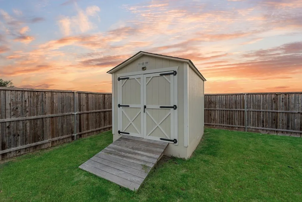 Single Family Residence For Sale in Denton County , 4813 Cleves Avenue, Celina, Texas 76227, 4 Bedroom, 2 Bathroom, 2 Garage spaces, 1,908 Sqft, built in 2020, mls#21352221, Real Estate Agent in Celina, Homes For Sale in Denton county, Homes For Sale in Celina, Realtor in Celina Texas, Real Estate Brokerage Independent Realty Texas, Luminita Cordes Realtor