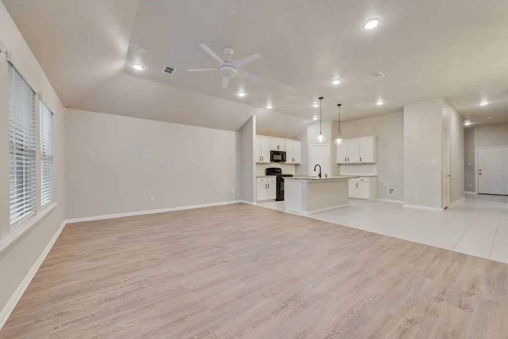Single Family Residence For Sale in Denton County , 4813 Cleves Avenue, Celina, Texas 76227, 4 Bedroom, 2 Bathroom, 2 Garage spaces, 1,908 Sqft, built in 2020, mls#21352221, Real Estate Agent in Celina, Homes For Sale in Denton county, Homes For Sale in Celina, Realtor in Celina Texas, Real Estate Brokerage Independent Realty Texas, Luminita Cordes Realtor