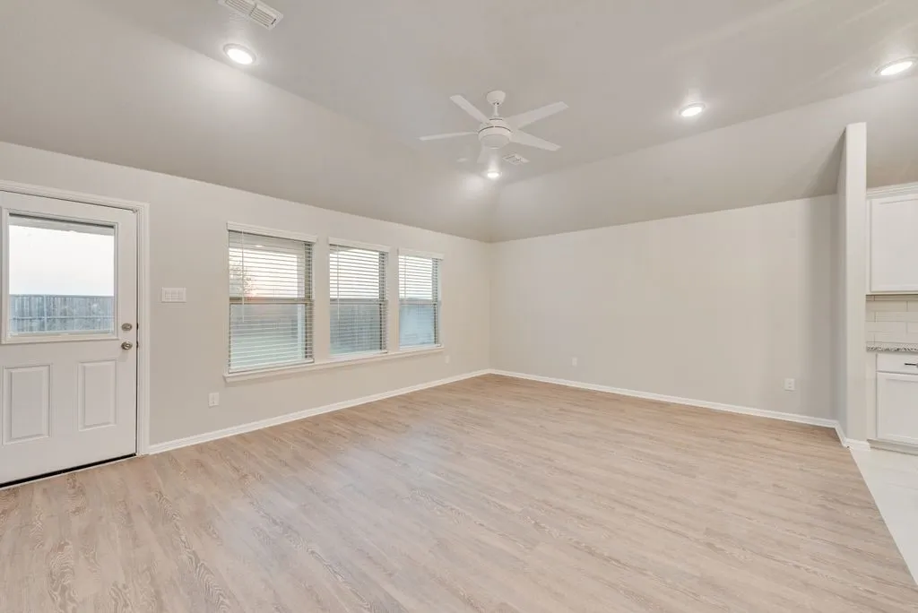Single Family Residence For Sale in Denton County , 4813 Cleves Avenue, Celina, Texas 76227, 4 Bedroom, 2 Bathroom, 2 Garage spaces, 1,908 Sqft, built in 2020, mls#21352221, Real Estate Agent in Celina, Homes For Sale in Denton county, Homes For Sale in Celina, Realtor in Celina Texas, Real Estate Brokerage Independent Realty Texas, Luminita Cordes Realtor