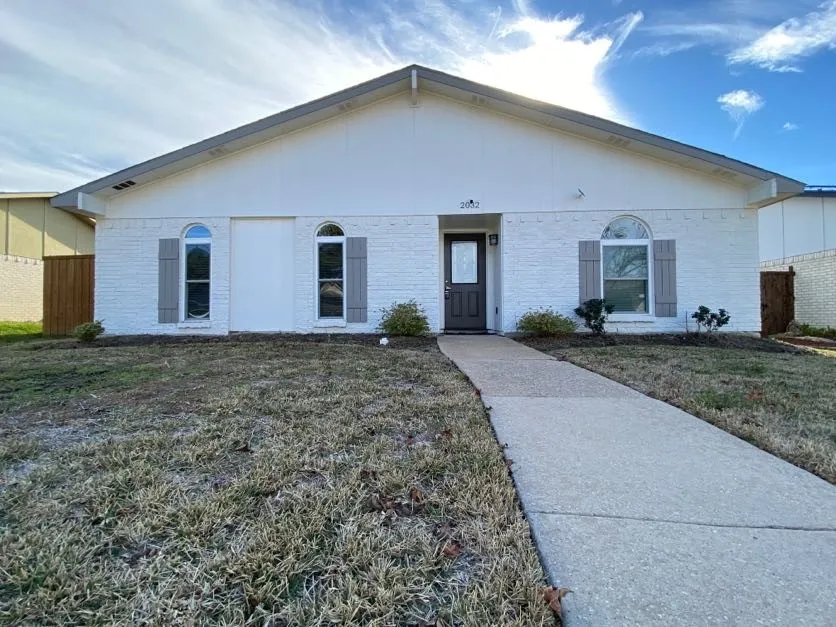 Single Family Residence For Rent in Denton County , 2032 Kings Road, Carrollton, Texas 75007, 3 Bedroom, 2 Bathroom, 2 Garage spaces, 1,438 Sqft, built in 1974, Price $2,800, mls#21352435, Real Estate Agent in Carrollton, Homes For Rent in Denton county, Homes For Rent in Carrollton, Realtor in Carrollton Texas, Real Estate Brokerage Independent Realty Texas, Luminita Cordes Realtor