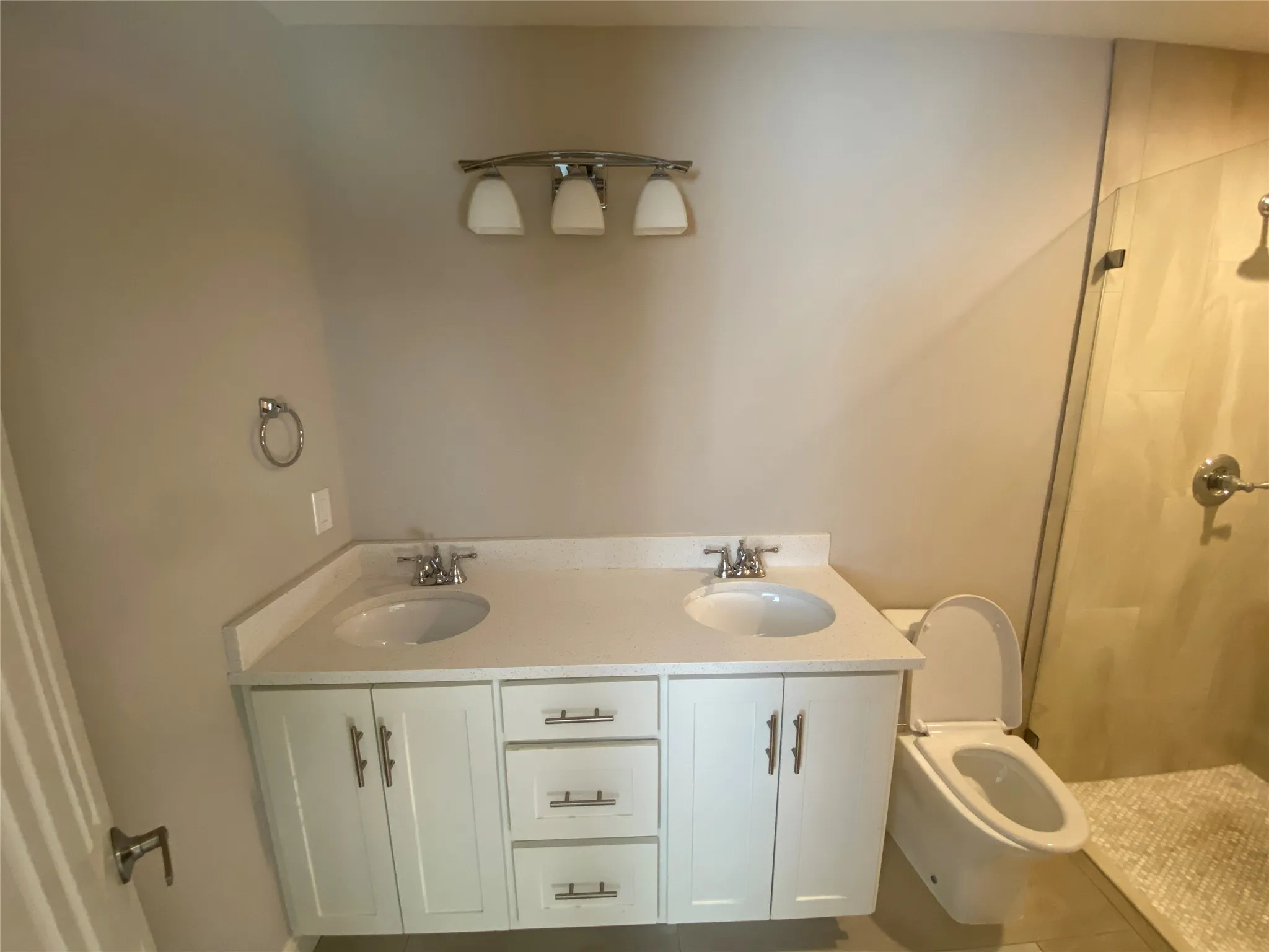 Single Family Residence For Rent in Denton County , 2032 Kings Road, Carrollton, Texas 75007, 3 Bedroom, 2 Bathroom, 2 Garage spaces, 1,438 Sqft, built in 1974, Price $2,800, mls#21352435, Real Estate Agent in Carrollton, Homes For Rent in Denton county, Homes For Rent in Carrollton, Realtor in Carrollton Texas, Real Estate Brokerage Independent Realty Texas, Luminita Cordes Realtor