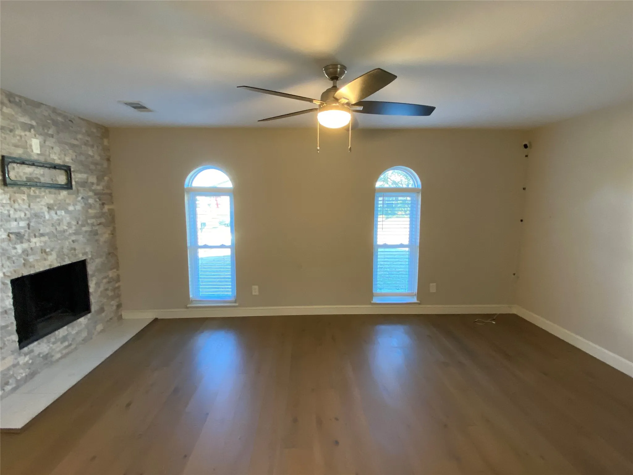 Single Family Residence For Rent in Denton County , 2032 Kings Road, Carrollton, Texas 75007, 3 Bedroom, 2 Bathroom, 2 Garage spaces, 1,438 Sqft, built in 1974, Price $2,800, mls#21352435, Real Estate Agent in Carrollton, Homes For Rent in Denton county, Homes For Rent in Carrollton, Realtor in Carrollton Texas, Real Estate Brokerage Independent Realty Texas, Luminita Cordes Realtor