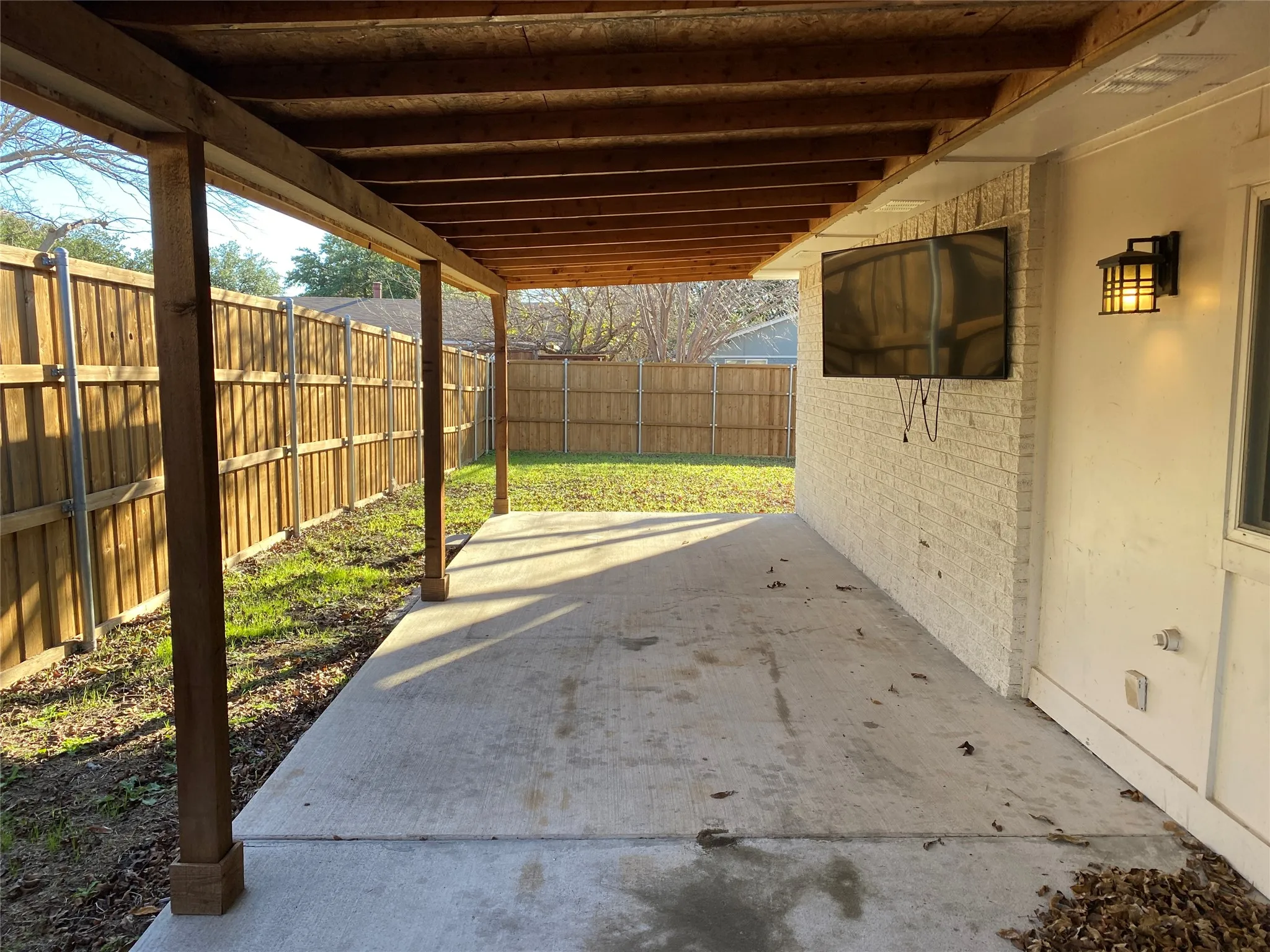 Single Family Residence For Rent in Denton County , 2032 Kings Road, Carrollton, Texas 75007, 3 Bedroom, 2 Bathroom, 2 Garage spaces, 1,438 Sqft, built in 1974, Price $2,800, mls#21352435, Real Estate Agent in Carrollton, Homes For Rent in Denton county, Homes For Rent in Carrollton, Realtor in Carrollton Texas, Real Estate Brokerage Independent Realty Texas, Luminita Cordes Realtor
