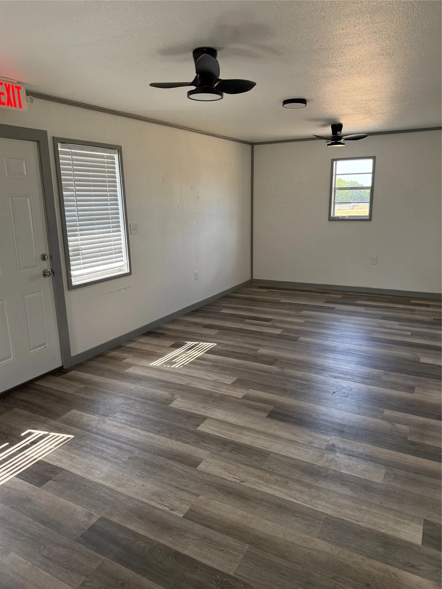 Business For Rent in Grayson County , 721 Us-377, Collinsville, Texas 76233, 0, 0, Garage spaces, 600 Sqft, built in 1980, Price $950, mls#21348591, Real Estate Agent in Collinsville, Homes For Rent in Grayson county, Homes For Rent in Collinsville, Realtor in Collinsville Texas, Real Estate Brokerage Independent Realty Texas, Luminita Cordes Realtor