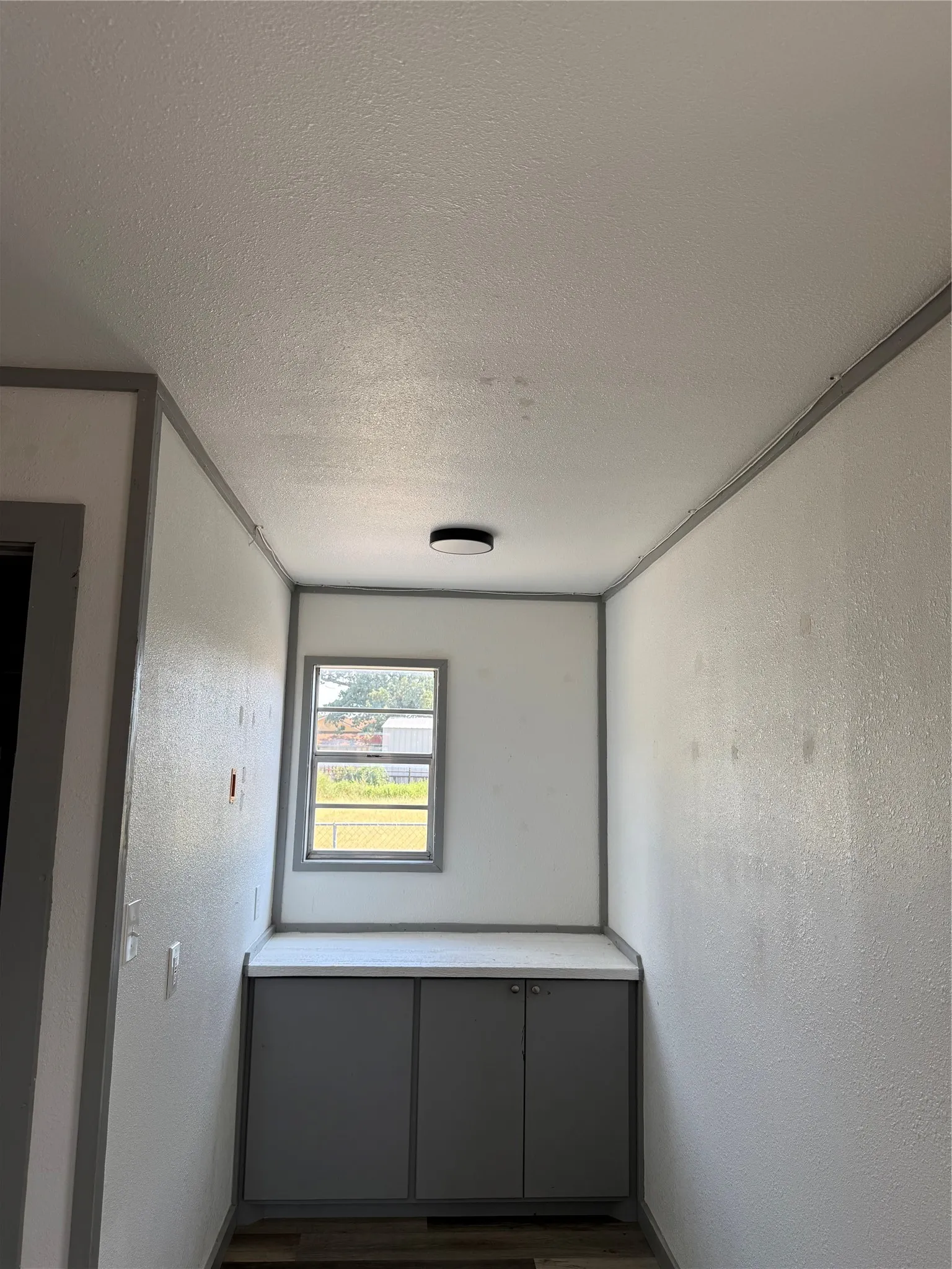 Business For Rent in Grayson County , 721 Us-377, Collinsville, Texas 76233, 0, 0, Garage spaces, 600 Sqft, built in 1980, Price $950, mls#21348591, Real Estate Agent in Collinsville, Homes For Rent in Grayson county, Homes For Rent in Collinsville, Realtor in Collinsville Texas, Real Estate Brokerage Independent Realty Texas, Luminita Cordes Realtor
