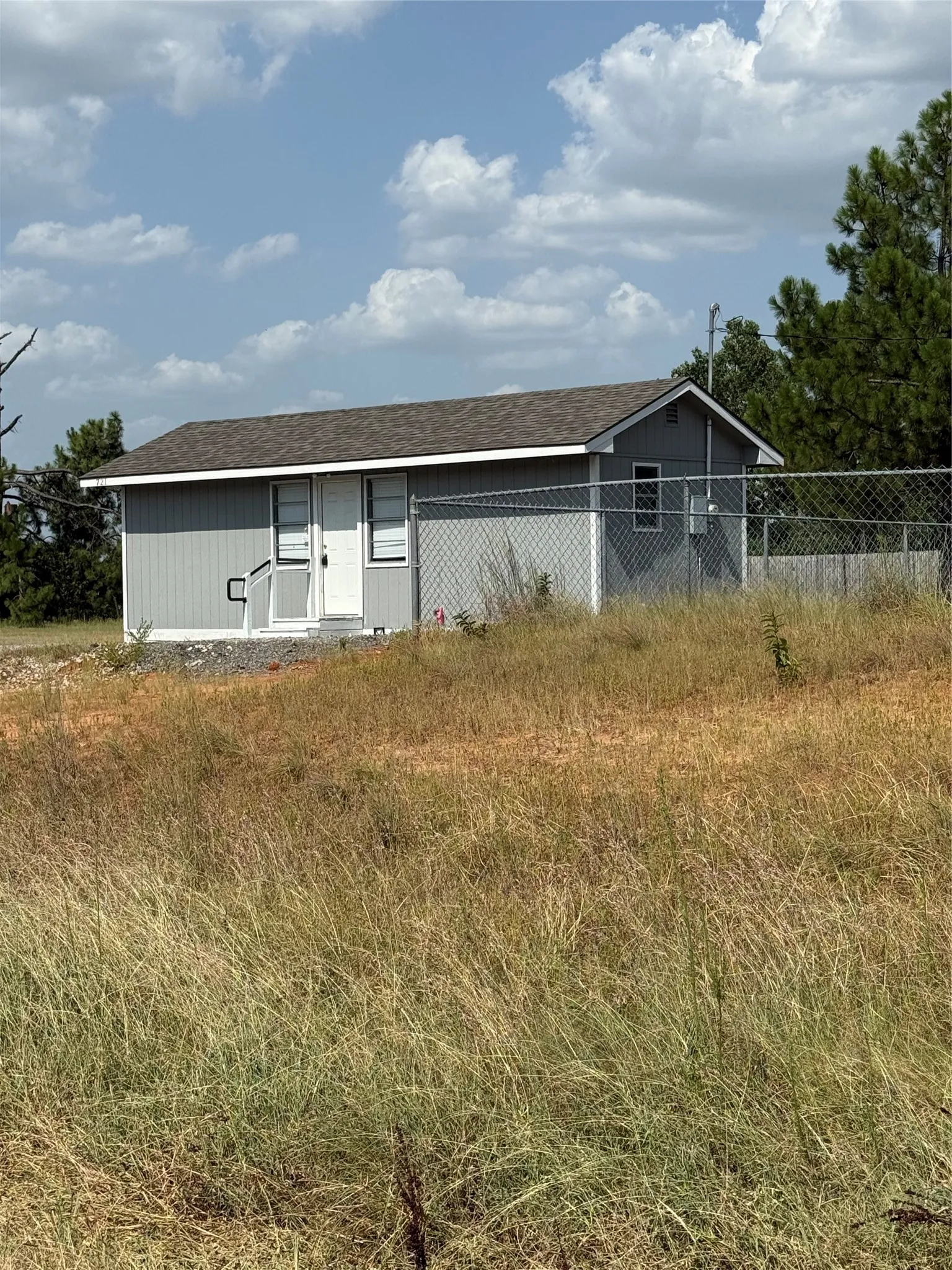 Business For Rent in Grayson County , 721 Us-377, Collinsville, Texas 76233, 0, 0, Garage spaces, 600 Sqft, built in 1980, Price $950, mls#21348591, Real Estate Agent in Collinsville, Homes For Rent in Grayson county, Homes For Rent in Collinsville, Realtor in Collinsville Texas, Real Estate Brokerage Independent Realty Texas, Luminita Cordes Realtor