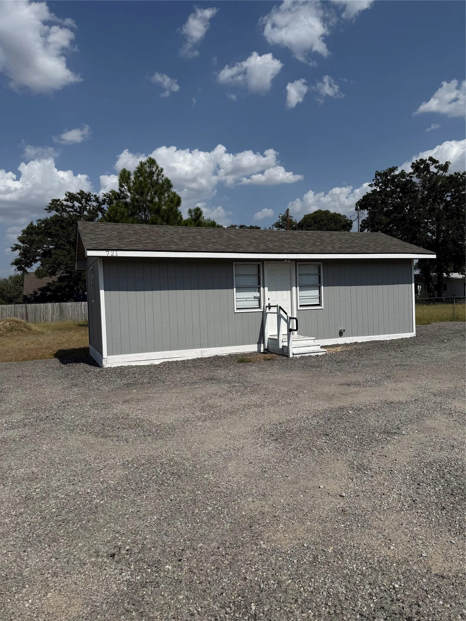 Business For Rent in Grayson County , 721 Us-377, Collinsville, Texas 76233, 0, 0, Garage spaces, 600 Sqft, built in 1980, Price $950, mls#21348591, Real Estate Agent in Collinsville, Homes For Rent in Grayson county, Homes For Rent in Collinsville, Realtor in Collinsville Texas, Real Estate Brokerage Independent Realty Texas, Luminita Cordes Realtor