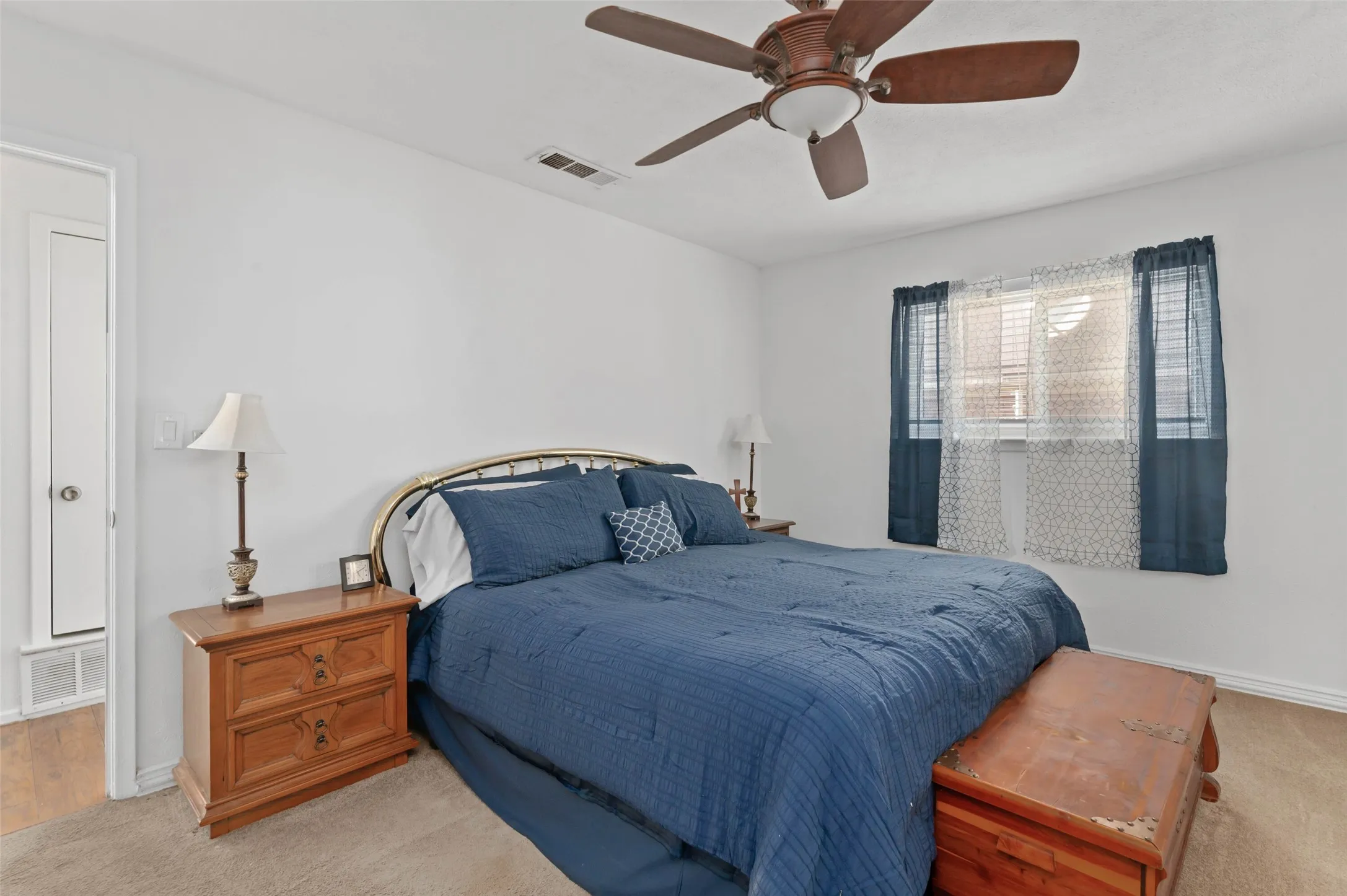 Single Family Residence For Sale in Denton County , 5514 Bishop Court, Lake Dallas, Texas 75065, 4 Bedroom, 2 Bathroom, 2 Garage spaces, 1,908 Sqft, built in 1976, mls#21331222, Real Estate Agent in Lake Dallas, Homes For Sale in Denton county, Homes For Sale in Lake Dallas, Realtor in Lake Dallas Texas, Real Estate Brokerage Independent Realty Texas, Luminita Cordes Realtor