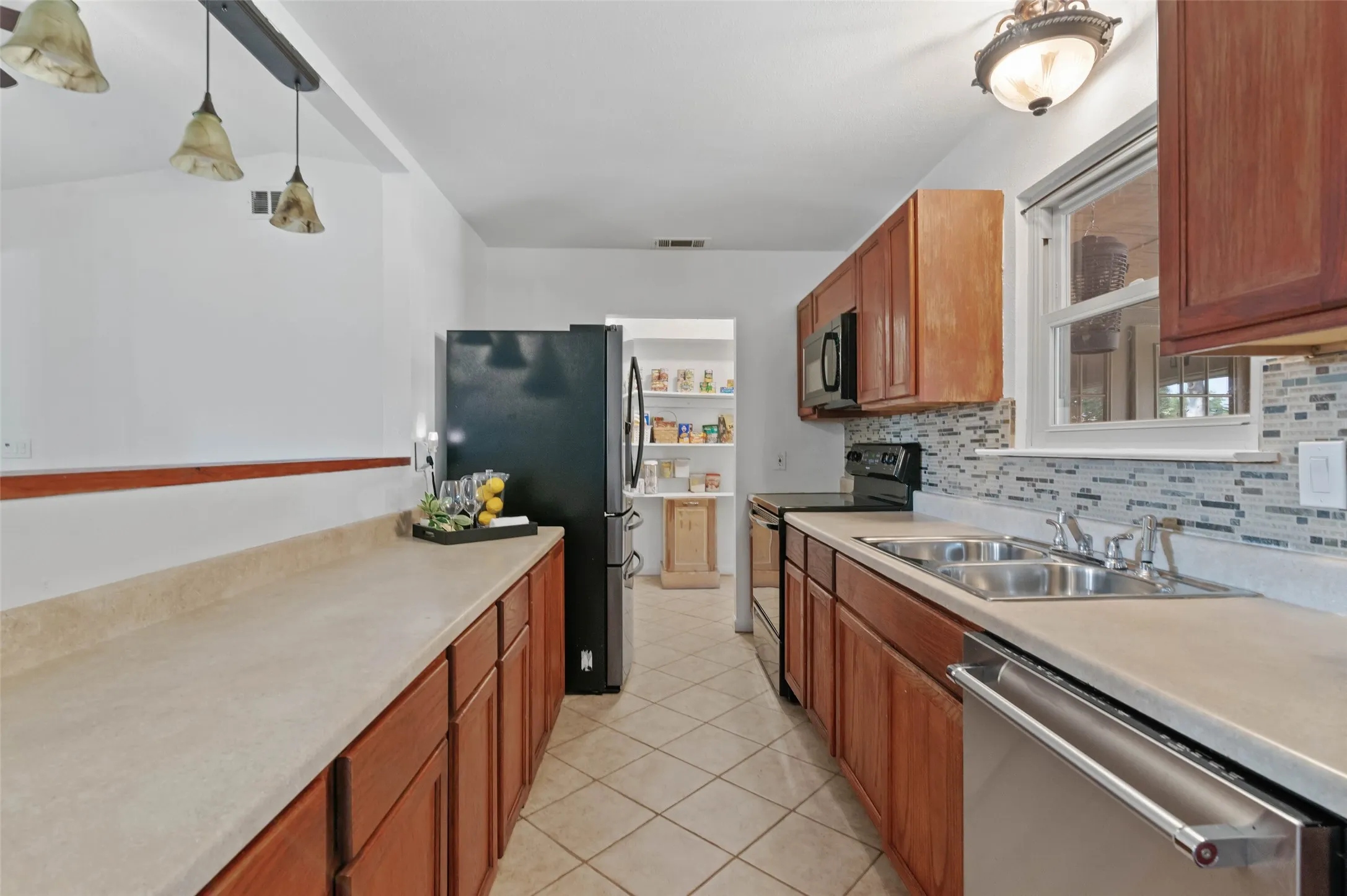 Single Family Residence For Sale in Denton County , 5514 Bishop Court, Lake Dallas, Texas 75065, 4 Bedroom, 2 Bathroom, 2 Garage spaces, 1,908 Sqft, built in 1976, mls#21331222, Real Estate Agent in Lake Dallas, Homes For Sale in Denton county, Homes For Sale in Lake Dallas, Realtor in Lake Dallas Texas, Real Estate Brokerage Independent Realty Texas, Luminita Cordes Realtor