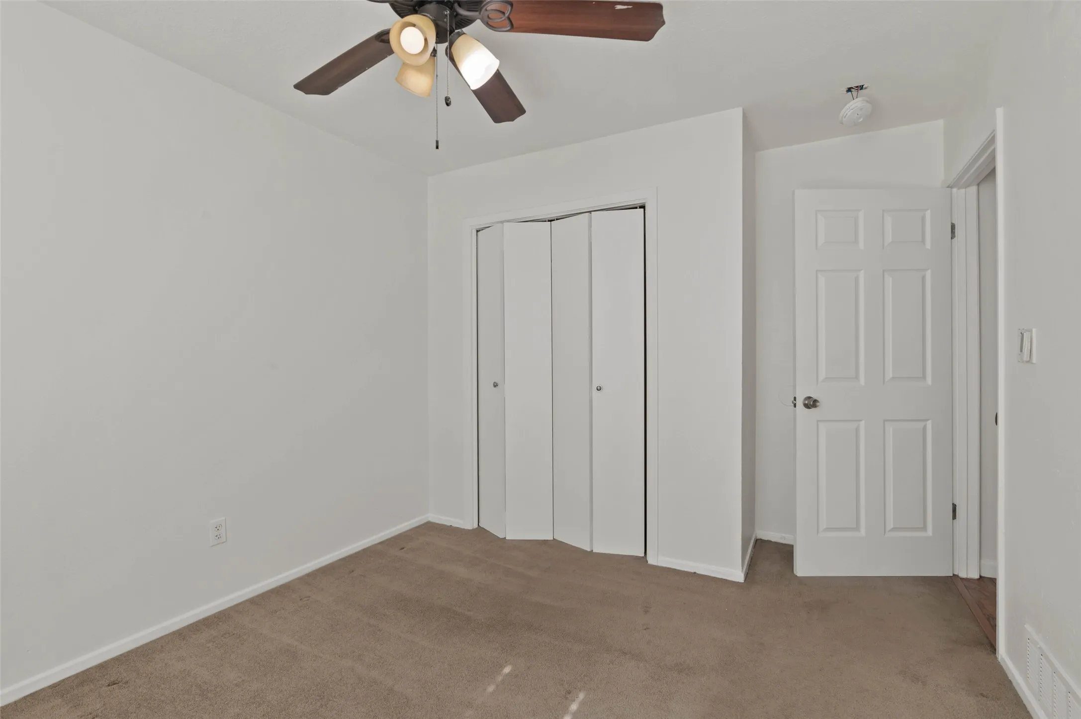 Single Family Residence For Sale in Denton County , 5514 Bishop Court, Lake Dallas, Texas 75065, 4 Bedroom, 2 Bathroom, 2 Garage spaces, 1,908 Sqft, built in 1976, mls#21331222, Real Estate Agent in Lake Dallas, Homes For Sale in Denton county, Homes For Sale in Lake Dallas, Realtor in Lake Dallas Texas, Real Estate Brokerage Independent Realty Texas, Luminita Cordes Realtor