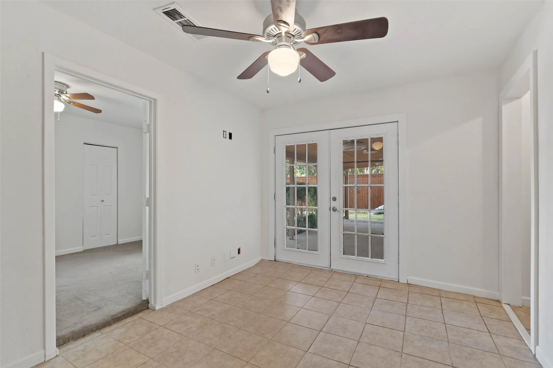 Single Family Residence For Sale in Denton County , 5514 Bishop Court, Lake Dallas, Texas 75065, 4 Bedroom, 2 Bathroom, 2 Garage spaces, 1,908 Sqft, built in 1976, mls#21331222, Real Estate Agent in Lake Dallas, Homes For Sale in Denton county, Homes For Sale in Lake Dallas, Realtor in Lake Dallas Texas, Real Estate Brokerage Independent Realty Texas, Luminita Cordes Realtor