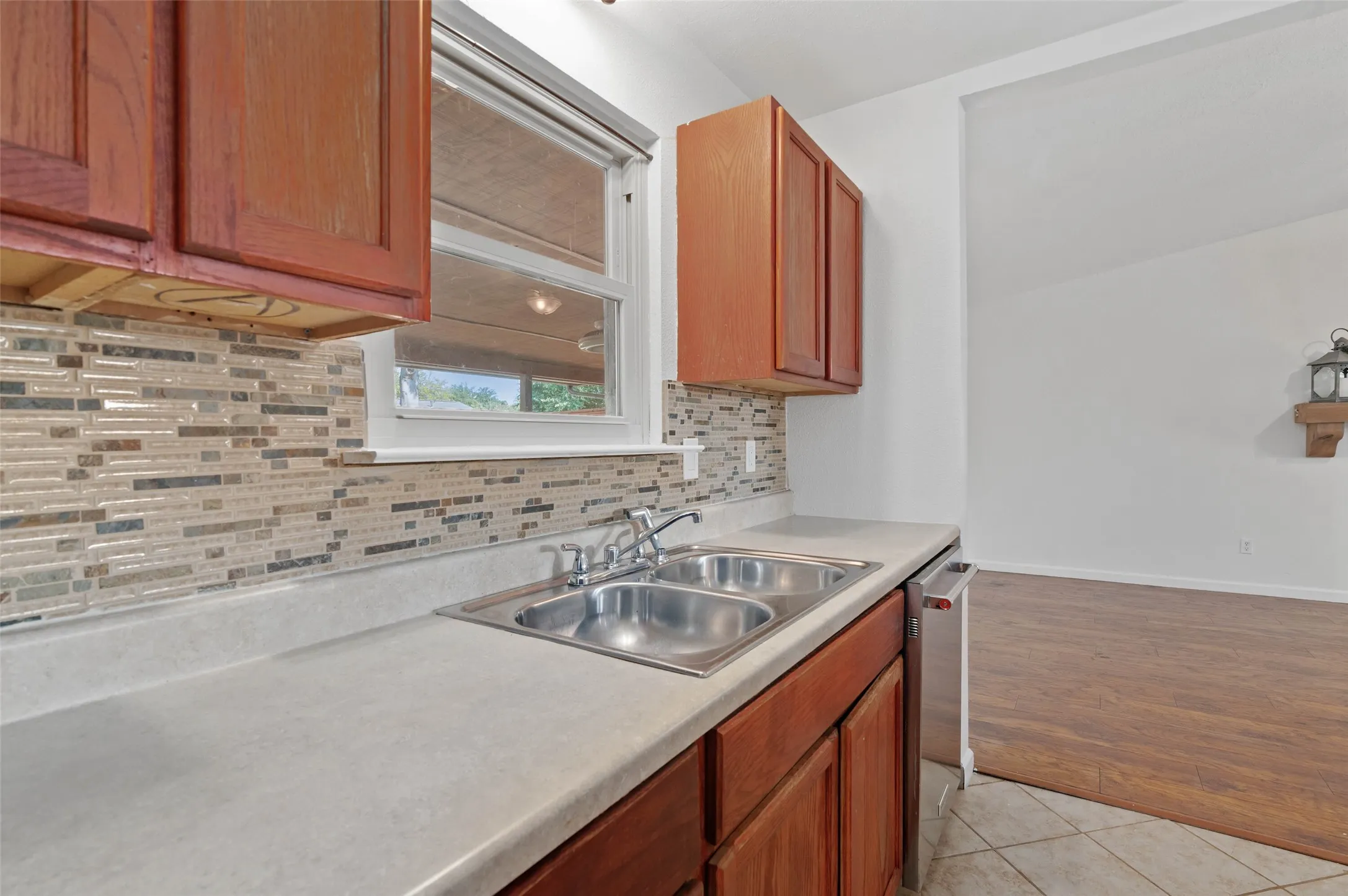 Single Family Residence For Sale in Denton County , 5514 Bishop Court, Lake Dallas, Texas 75065, 4 Bedroom, 2 Bathroom, 2 Garage spaces, 1,908 Sqft, built in 1976, mls#21331222, Real Estate Agent in Lake Dallas, Homes For Sale in Denton county, Homes For Sale in Lake Dallas, Realtor in Lake Dallas Texas, Real Estate Brokerage Independent Realty Texas, Luminita Cordes Realtor