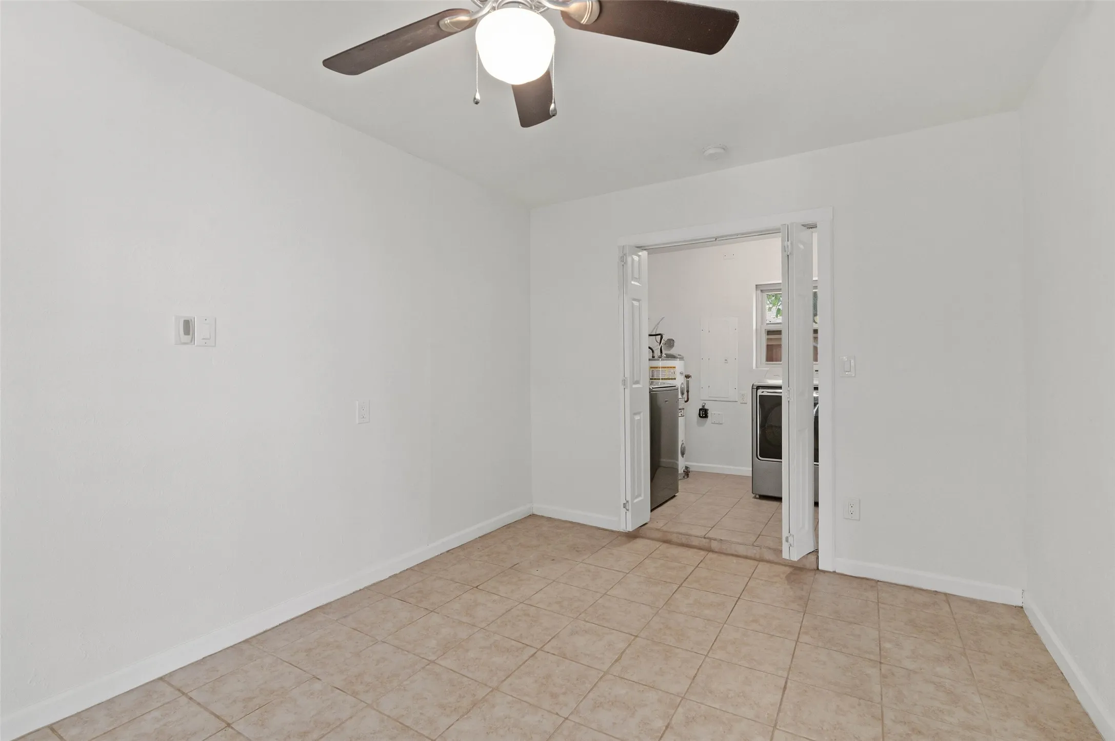 Single Family Residence For Sale in Denton County , 5514 Bishop Court, Lake Dallas, Texas 75065, 4 Bedroom, 2 Bathroom, 2 Garage spaces, 1,908 Sqft, built in 1976, mls#21331222, Real Estate Agent in Lake Dallas, Homes For Sale in Denton county, Homes For Sale in Lake Dallas, Realtor in Lake Dallas Texas, Real Estate Brokerage Independent Realty Texas, Luminita Cordes Realtor