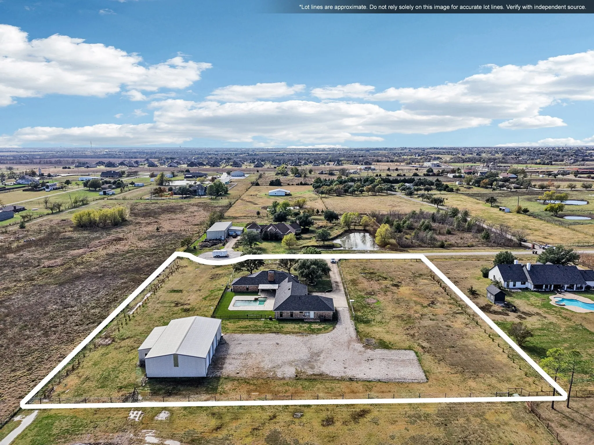 Single Family Residence For Sale in Rockwall County , 261 Meadowpark, Mclendon Chisholm, Texas 75032, 5 Bedroom, 4 Bathroom, 2 Garage spaces, 3,955 Sqft, built in 1991, mls#21352346, Real Estate Agent in Mclendon Chisholm, Homes For Sale in Rockwall county, Homes For Sale in Mclendon Chisholm, Realtor in Mclendon Chisholm Texas, Real Estate Brokerage Independent Realty Texas, Luminita Cordes Realtor