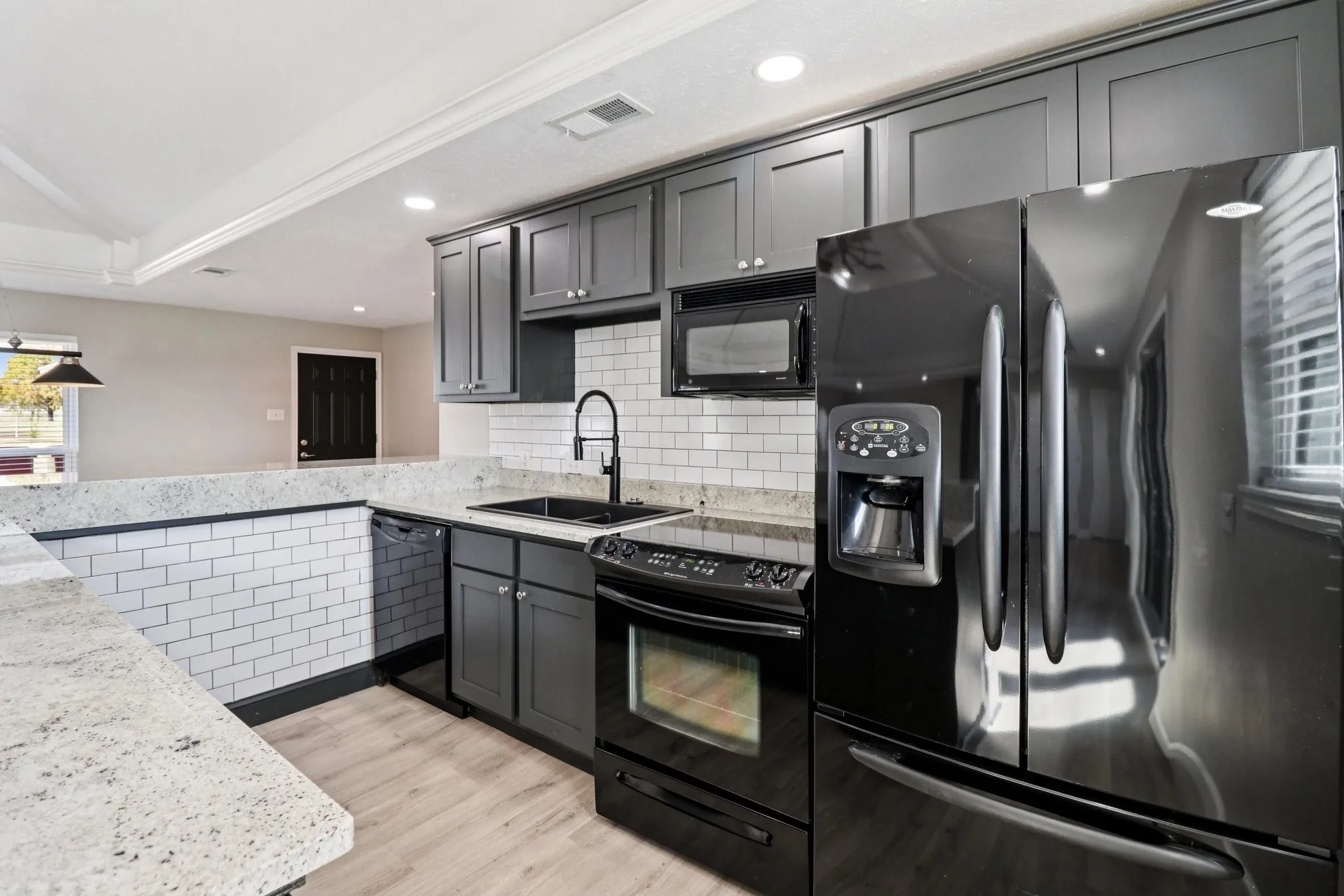Single Family Residence For Sale in Rockwall County , 261 Meadowpark, Mclendon Chisholm, Texas 75032, 5 Bedroom, 4 Bathroom, 2 Garage spaces, 3,955 Sqft, built in 1991, mls#21352346, Real Estate Agent in Mclendon Chisholm, Homes For Sale in Rockwall county, Homes For Sale in Mclendon Chisholm, Realtor in Mclendon Chisholm Texas, Real Estate Brokerage Independent Realty Texas, Luminita Cordes Realtor
