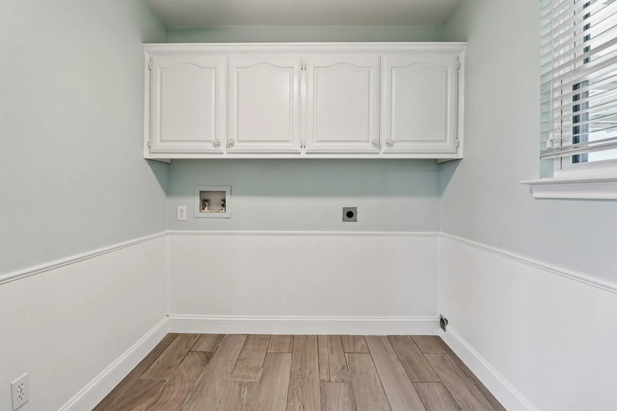 Single Family Residence For Sale in Rockwall County , 261 Meadowpark, Mclendon Chisholm, Texas 75032, 5 Bedroom, 4 Bathroom, 2 Garage spaces, 3,955 Sqft, built in 1991, mls#21352346, Real Estate Agent in Mclendon Chisholm, Homes For Sale in Rockwall county, Homes For Sale in Mclendon Chisholm, Realtor in Mclendon Chisholm Texas, Real Estate Brokerage Independent Realty Texas, Luminita Cordes Realtor
