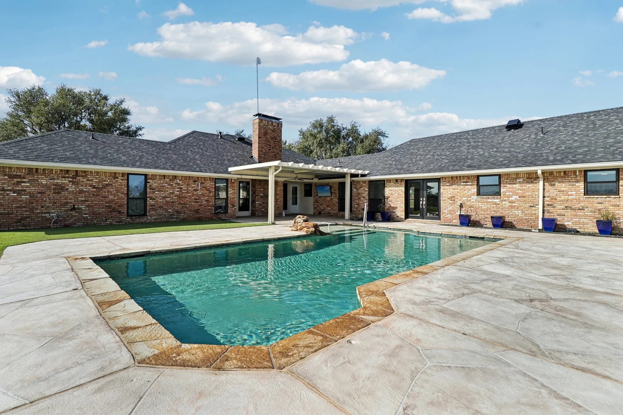 Single Family Residence For Sale in Rockwall County , 261 Meadowpark, Mclendon Chisholm, Texas 75032, 5 Bedroom, 4 Bathroom, 2 Garage spaces, 3,955 Sqft, built in 1991, mls#21352346, Real Estate Agent in Mclendon Chisholm, Homes For Sale in Rockwall county, Homes For Sale in Mclendon Chisholm, Realtor in Mclendon Chisholm Texas, Real Estate Brokerage Independent Realty Texas, Luminita Cordes Realtor