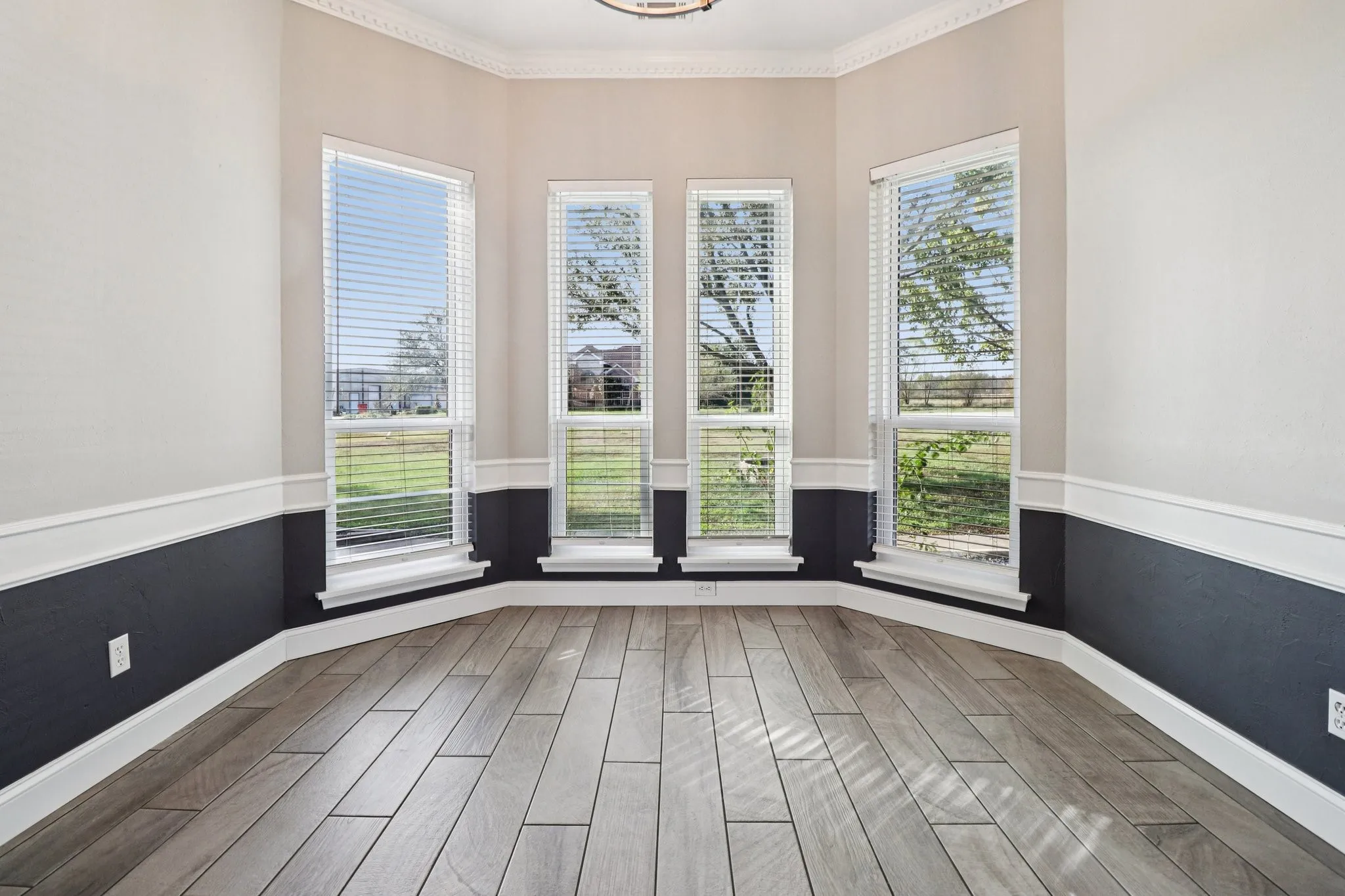 Single Family Residence For Sale in Rockwall County , 261 Meadowpark, Mclendon Chisholm, Texas 75032, 5 Bedroom, 4 Bathroom, 2 Garage spaces, 3,955 Sqft, built in 1991, mls#21352346, Real Estate Agent in Mclendon Chisholm, Homes For Sale in Rockwall county, Homes For Sale in Mclendon Chisholm, Realtor in Mclendon Chisholm Texas, Real Estate Brokerage Independent Realty Texas, Luminita Cordes Realtor