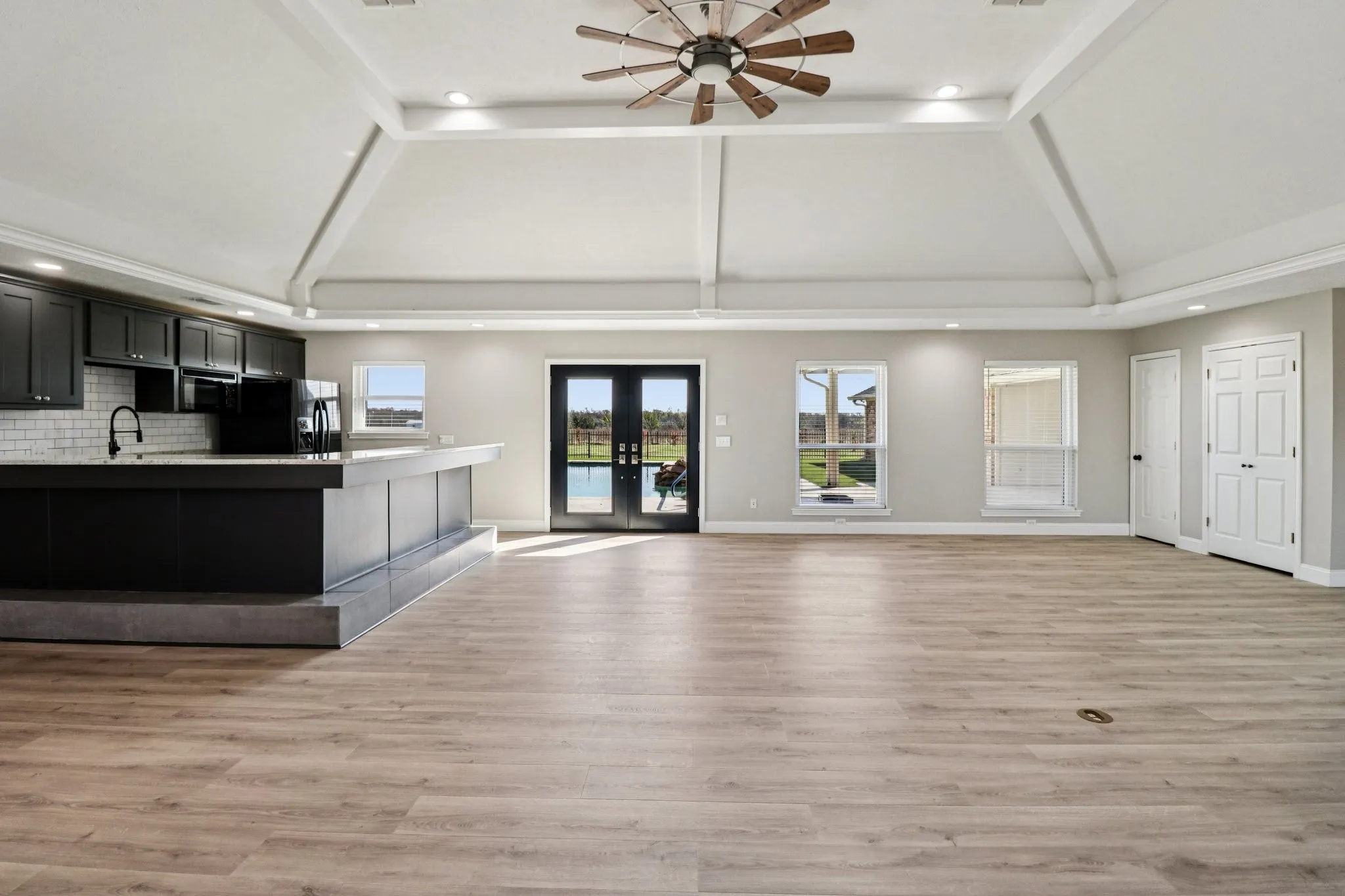 Single Family Residence For Sale in Rockwall County , 261 Meadowpark, Mclendon Chisholm, Texas 75032, 5 Bedroom, 4 Bathroom, 2 Garage spaces, 3,955 Sqft, built in 1991, mls#21352346, Real Estate Agent in Mclendon Chisholm, Homes For Sale in Rockwall county, Homes For Sale in Mclendon Chisholm, Realtor in Mclendon Chisholm Texas, Real Estate Brokerage Independent Realty Texas, Luminita Cordes Realtor