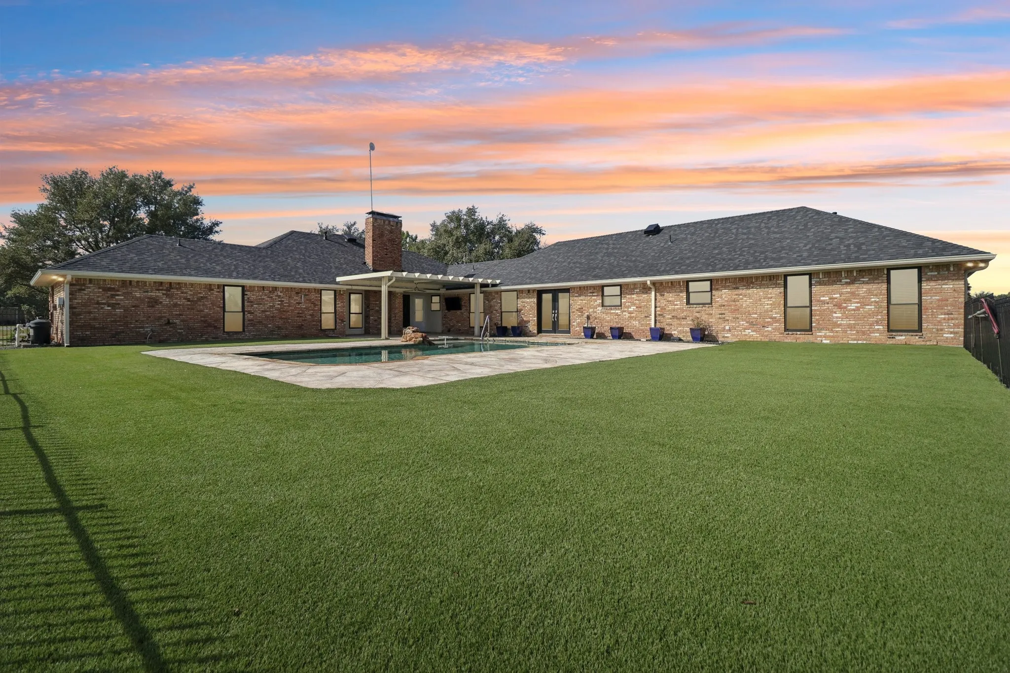 Single Family Residence For Sale in Rockwall County , 261 Meadowpark, Mclendon Chisholm, Texas 75032, 5 Bedroom, 4 Bathroom, 2 Garage spaces, 3,955 Sqft, built in 1991, mls#21352346, Real Estate Agent in Mclendon Chisholm, Homes For Sale in Rockwall county, Homes For Sale in Mclendon Chisholm, Realtor in Mclendon Chisholm Texas, Real Estate Brokerage Independent Realty Texas, Luminita Cordes Realtor