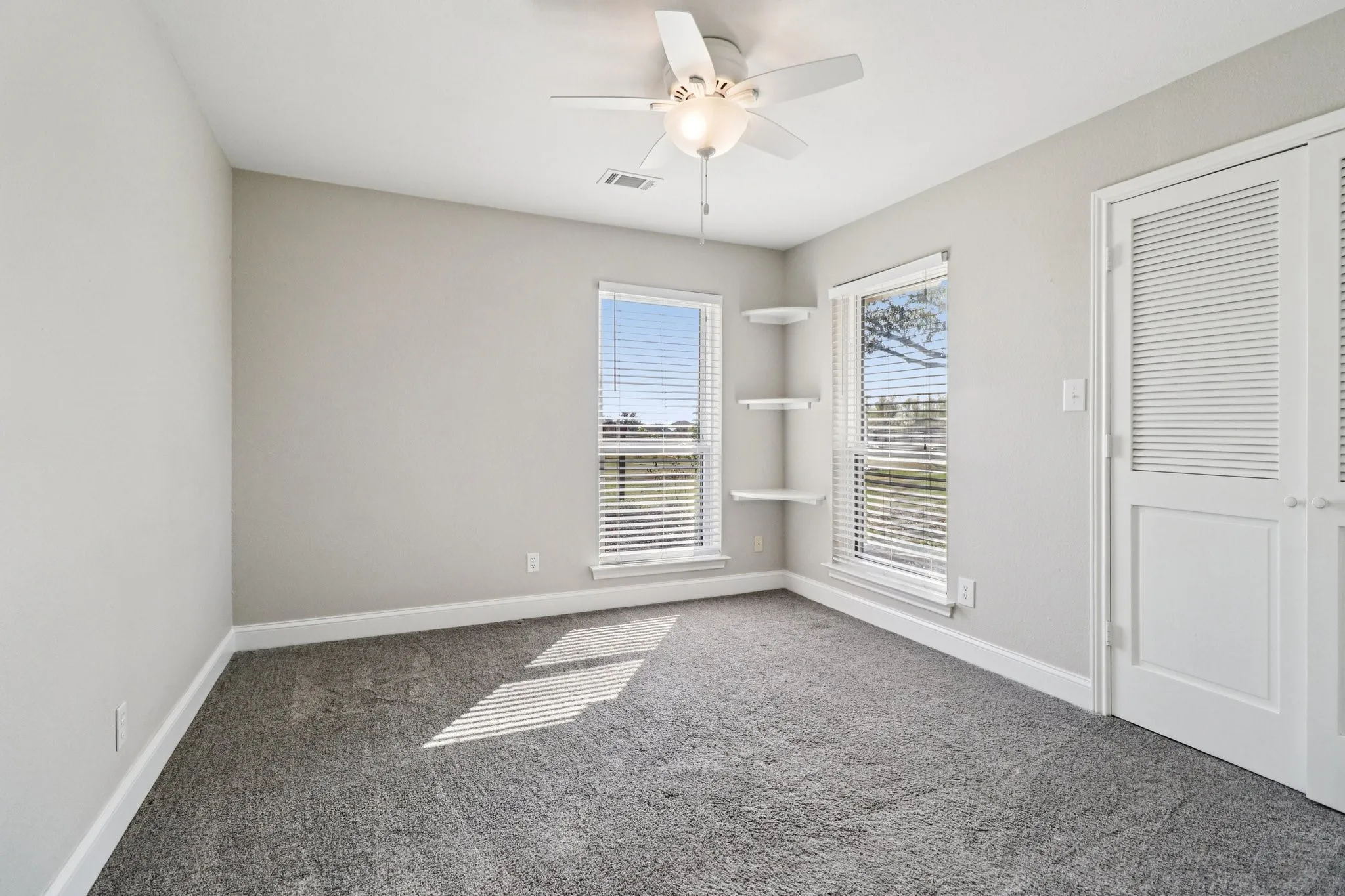 Single Family Residence For Sale in Rockwall County , 261 Meadowpark, Mclendon Chisholm, Texas 75032, 5 Bedroom, 4 Bathroom, 2 Garage spaces, 3,955 Sqft, built in 1991, mls#21352346, Real Estate Agent in Mclendon Chisholm, Homes For Sale in Rockwall county, Homes For Sale in Mclendon Chisholm, Realtor in Mclendon Chisholm Texas, Real Estate Brokerage Independent Realty Texas, Luminita Cordes Realtor