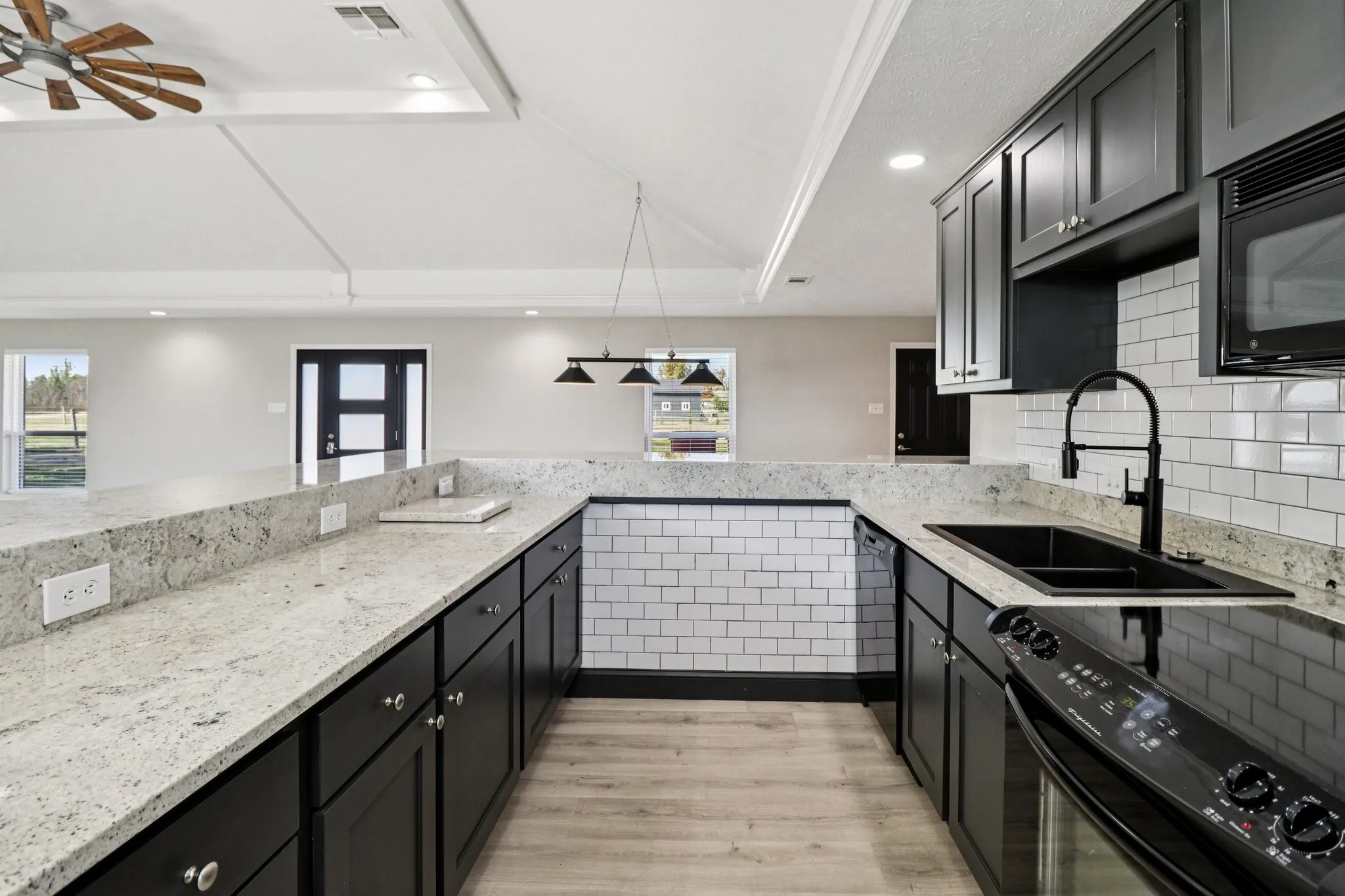 Single Family Residence For Sale in Rockwall County , 261 Meadowpark, Mclendon Chisholm, Texas 75032, 5 Bedroom, 4 Bathroom, 2 Garage spaces, 3,955 Sqft, built in 1991, mls#21352346, Real Estate Agent in Mclendon Chisholm, Homes For Sale in Rockwall county, Homes For Sale in Mclendon Chisholm, Realtor in Mclendon Chisholm Texas, Real Estate Brokerage Independent Realty Texas, Luminita Cordes Realtor