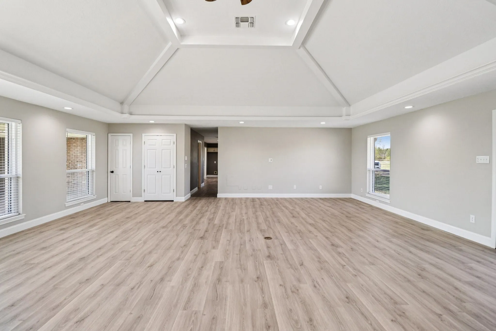 Single Family Residence For Sale in Rockwall County , 261 Meadowpark, Mclendon Chisholm, Texas 75032, 5 Bedroom, 4 Bathroom, 2 Garage spaces, 3,955 Sqft, built in 1991, mls#21352346, Real Estate Agent in Mclendon Chisholm, Homes For Sale in Rockwall county, Homes For Sale in Mclendon Chisholm, Realtor in Mclendon Chisholm Texas, Real Estate Brokerage Independent Realty Texas, Luminita Cordes Realtor