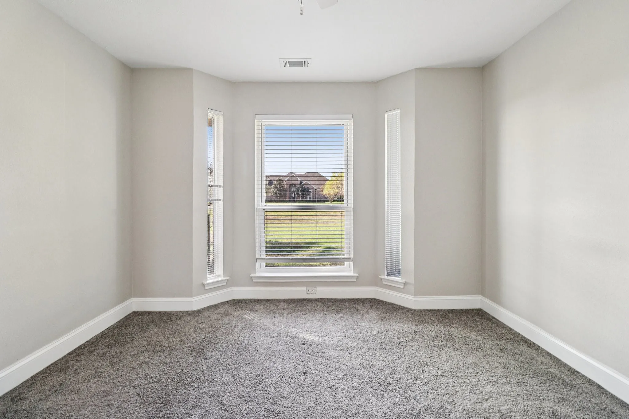 Single Family Residence For Sale in Rockwall County , 261 Meadowpark, Mclendon Chisholm, Texas 75032, 5 Bedroom, 4 Bathroom, 2 Garage spaces, 3,955 Sqft, built in 1991, mls#21352346, Real Estate Agent in Mclendon Chisholm, Homes For Sale in Rockwall county, Homes For Sale in Mclendon Chisholm, Realtor in Mclendon Chisholm Texas, Real Estate Brokerage Independent Realty Texas, Luminita Cordes Realtor