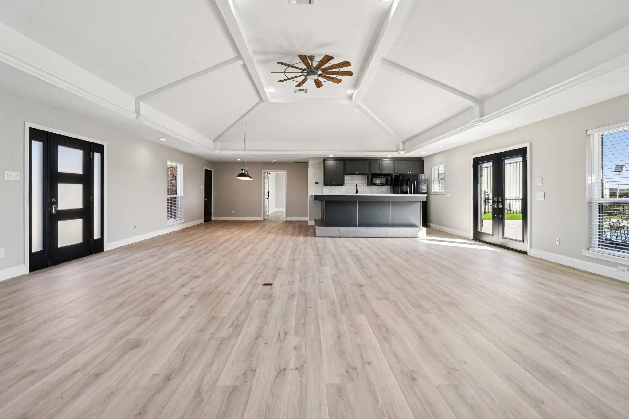 Single Family Residence For Sale in Rockwall County , 261 Meadowpark, Mclendon Chisholm, Texas 75032, 5 Bedroom, 4 Bathroom, 2 Garage spaces, 3,955 Sqft, built in 1991, mls#21352346, Real Estate Agent in Mclendon Chisholm, Homes For Sale in Rockwall county, Homes For Sale in Mclendon Chisholm, Realtor in Mclendon Chisholm Texas, Real Estate Brokerage Independent Realty Texas, Luminita Cordes Realtor