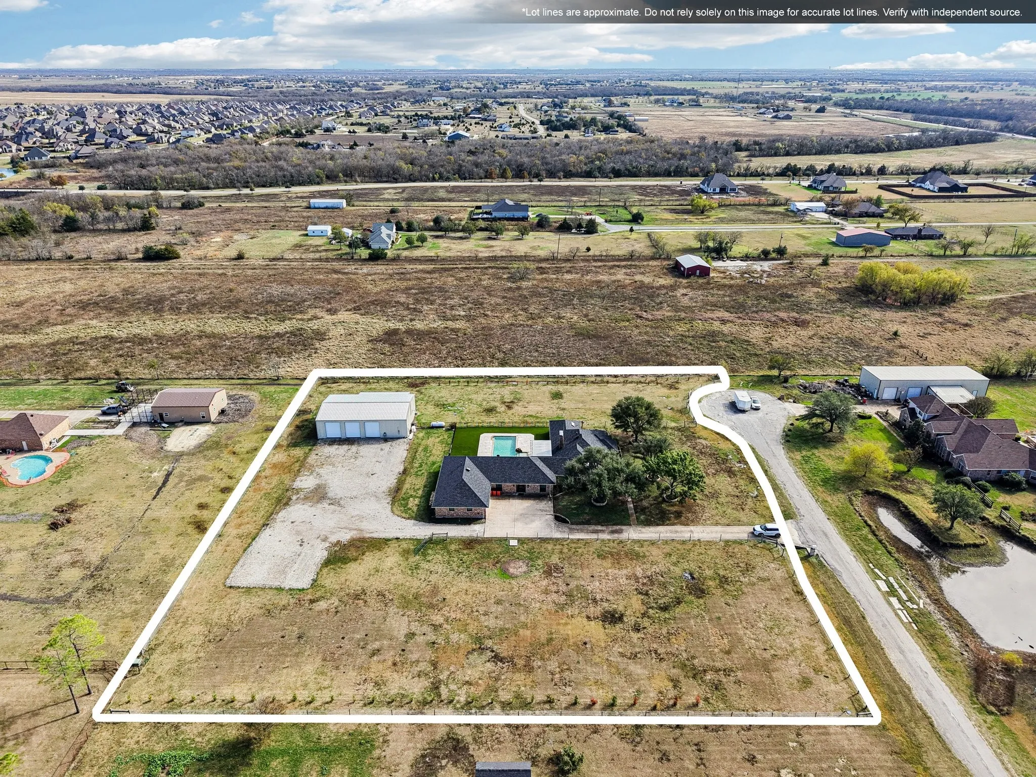 Single Family Residence For Sale in Rockwall County , 261 Meadowpark, Mclendon Chisholm, Texas 75032, 5 Bedroom, 4 Bathroom, 2 Garage spaces, 3,955 Sqft, built in 1991, mls#21352346, Real Estate Agent in Mclendon Chisholm, Homes For Sale in Rockwall county, Homes For Sale in Mclendon Chisholm, Realtor in Mclendon Chisholm Texas, Real Estate Brokerage Independent Realty Texas, Luminita Cordes Realtor