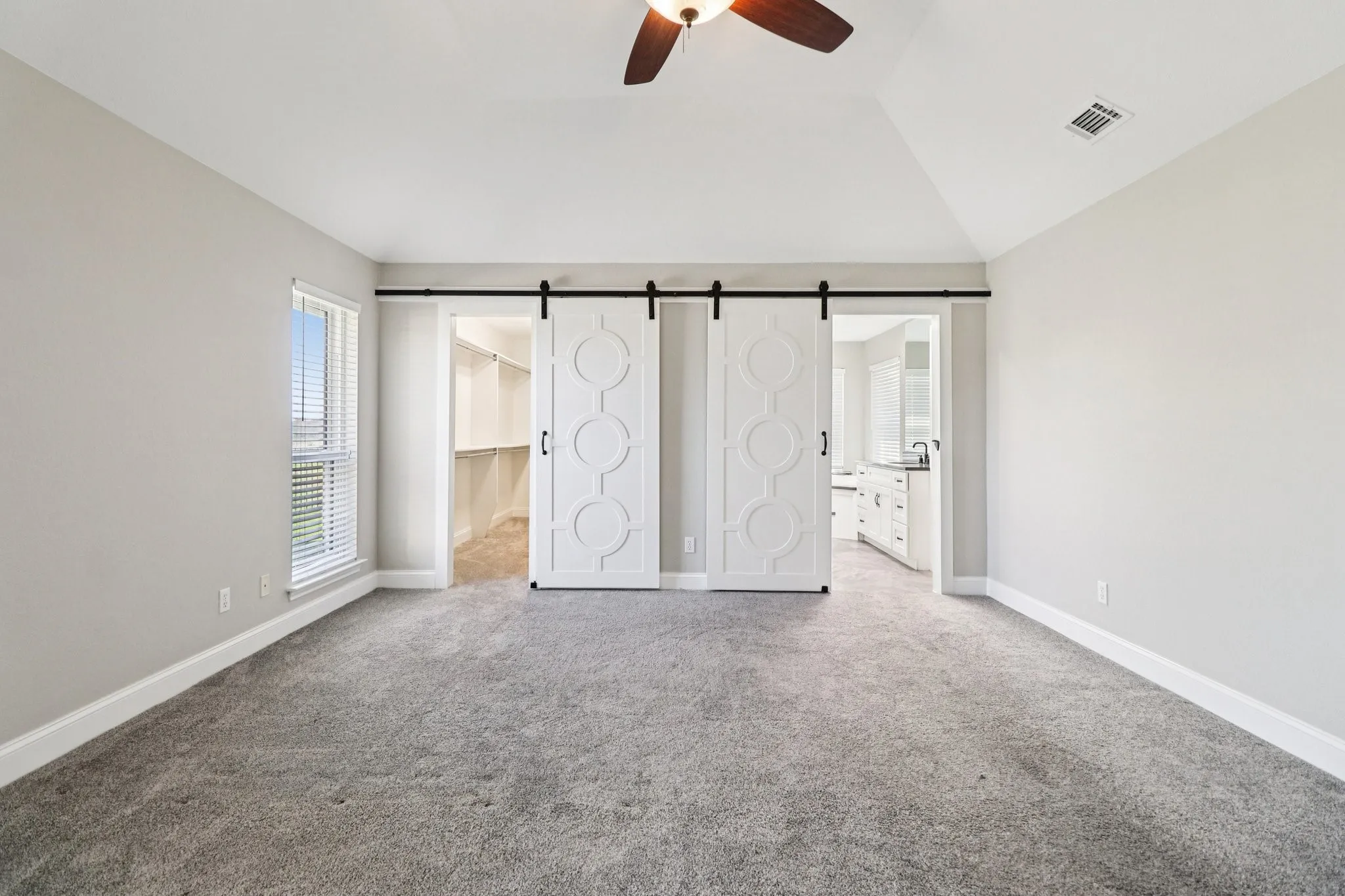 Single Family Residence For Sale in Rockwall County , 261 Meadowpark, Mclendon Chisholm, Texas 75032, 5 Bedroom, 4 Bathroom, 2 Garage spaces, 3,955 Sqft, built in 1991, mls#21352346, Real Estate Agent in Mclendon Chisholm, Homes For Sale in Rockwall county, Homes For Sale in Mclendon Chisholm, Realtor in Mclendon Chisholm Texas, Real Estate Brokerage Independent Realty Texas, Luminita Cordes Realtor