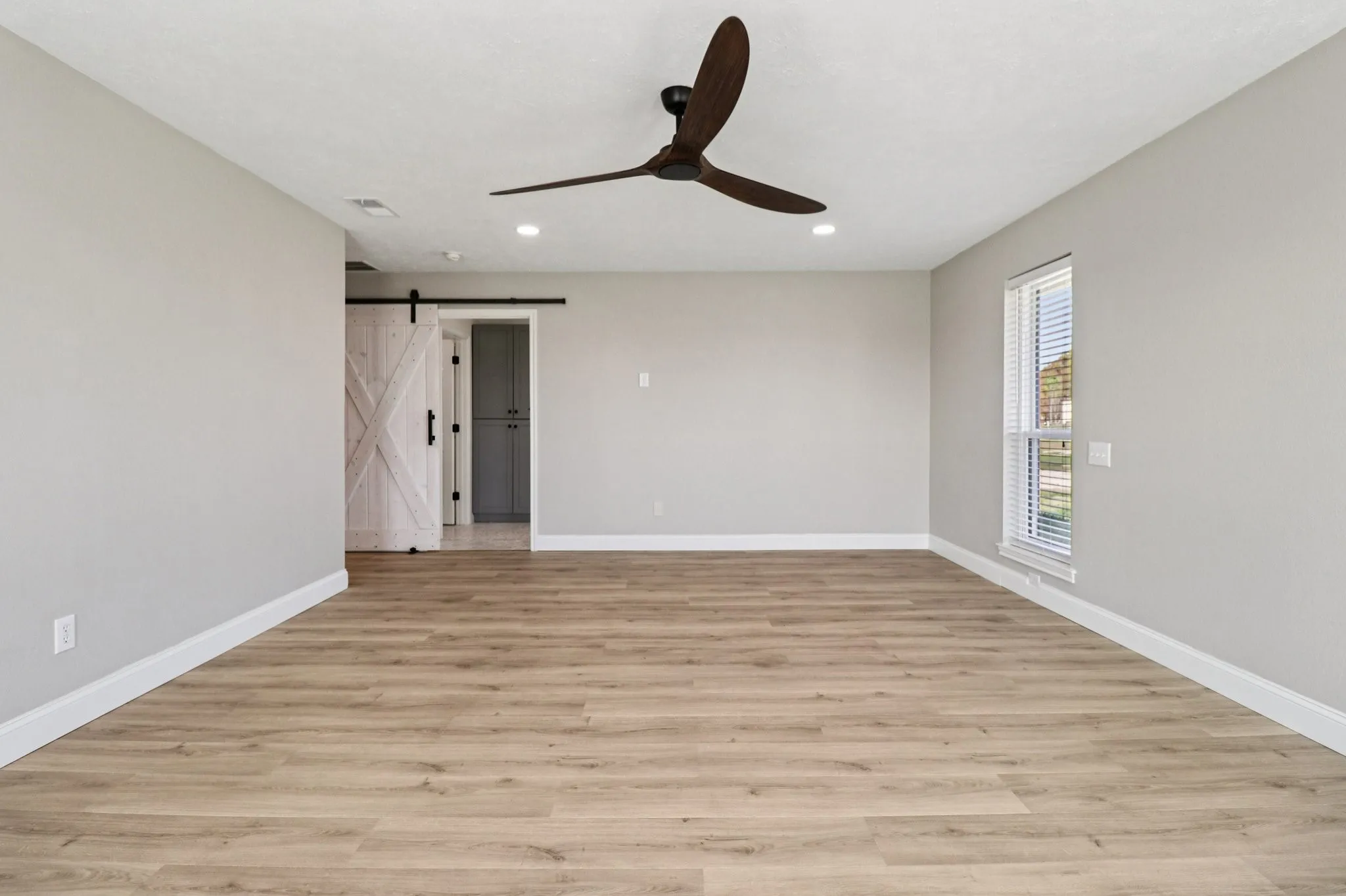 Single Family Residence For Sale in Rockwall County , 261 Meadowpark, Mclendon Chisholm, Texas 75032, 5 Bedroom, 4 Bathroom, 2 Garage spaces, 3,955 Sqft, built in 1991, mls#21352346, Real Estate Agent in Mclendon Chisholm, Homes For Sale in Rockwall county, Homes For Sale in Mclendon Chisholm, Realtor in Mclendon Chisholm Texas, Real Estate Brokerage Independent Realty Texas, Luminita Cordes Realtor