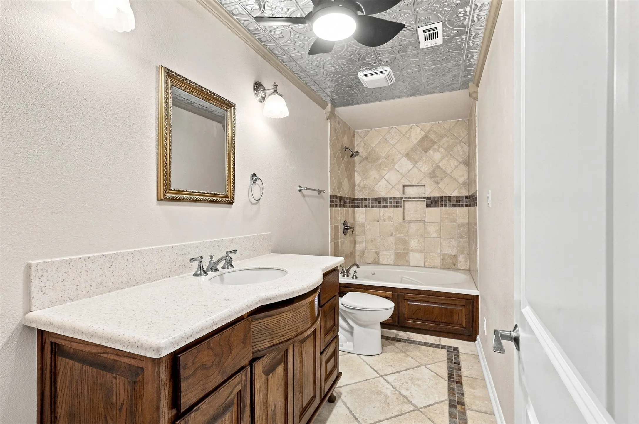 Single Family Residence For Sale in Denton County , 1550 Oak Creek Drive, Lewisville, Texas 75077, 3 Bedroom, 2 Bathroom, 2 Garage spaces, 1,975 Sqft, built in 1980, mls#21352325, Real Estate Agent in Lewisville, Homes For Sale in Denton county, Homes For Sale in Lewisville, Realtor in Lewisville Texas, Real Estate Brokerage Independent Realty Texas, Luminita Cordes Realtor