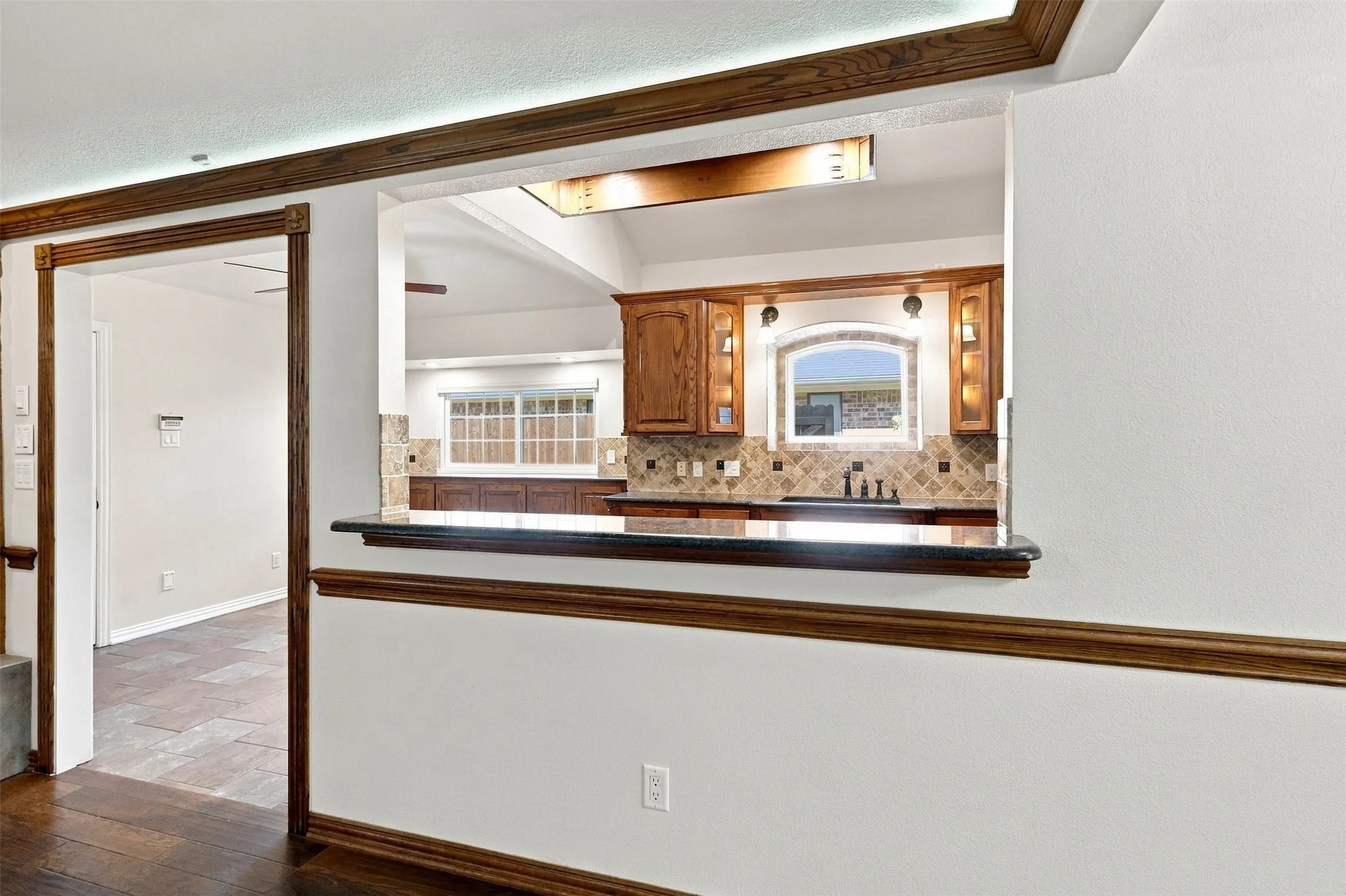 Single Family Residence For Sale in Denton County , 1550 Oak Creek Drive, Lewisville, Texas 75077, 3 Bedroom, 2 Bathroom, 2 Garage spaces, 1,975 Sqft, built in 1980, mls#21352325, Real Estate Agent in Lewisville, Homes For Sale in Denton county, Homes For Sale in Lewisville, Realtor in Lewisville Texas, Real Estate Brokerage Independent Realty Texas, Luminita Cordes Realtor