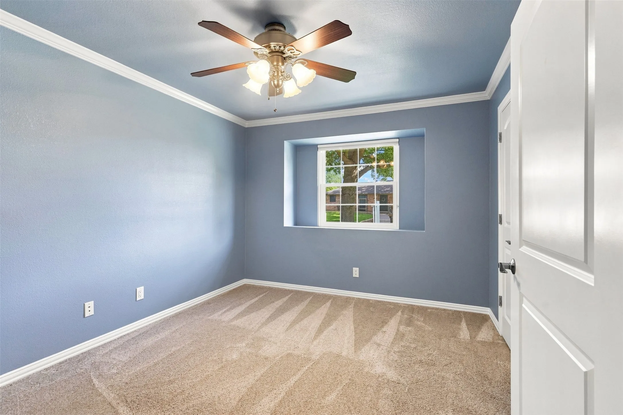 Single Family Residence For Sale in Denton County , 1550 Oak Creek Drive, Lewisville, Texas 75077, 3 Bedroom, 2 Bathroom, 2 Garage spaces, 1,975 Sqft, built in 1980, mls#21352325, Real Estate Agent in Lewisville, Homes For Sale in Denton county, Homes For Sale in Lewisville, Realtor in Lewisville Texas, Real Estate Brokerage Independent Realty Texas, Luminita Cordes Realtor