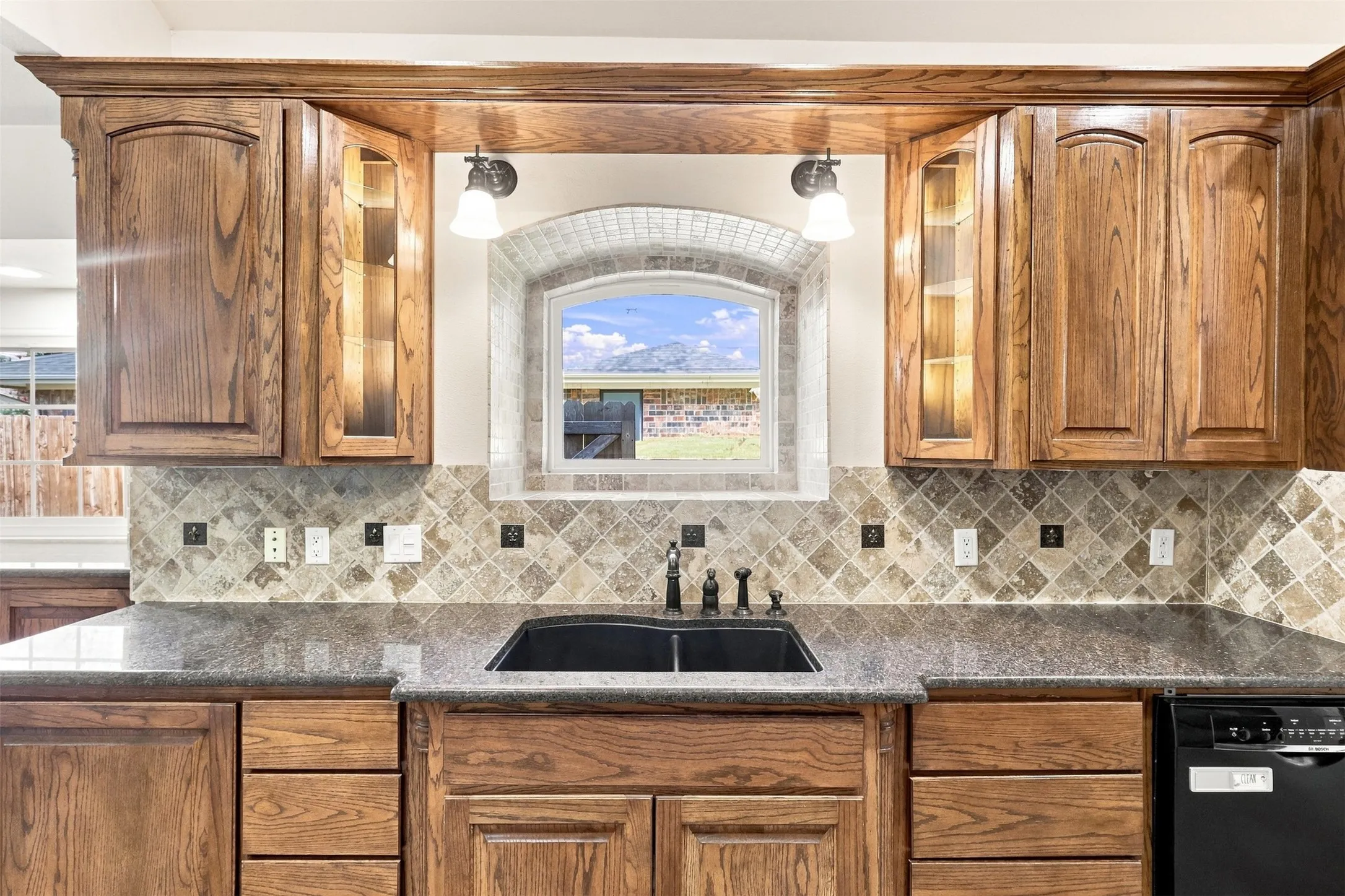 Single Family Residence For Sale in Denton County , 1550 Oak Creek Drive, Lewisville, Texas 75077, 3 Bedroom, 2 Bathroom, 2 Garage spaces, 1,975 Sqft, built in 1980, mls#21352325, Real Estate Agent in Lewisville, Homes For Sale in Denton county, Homes For Sale in Lewisville, Realtor in Lewisville Texas, Real Estate Brokerage Independent Realty Texas, Luminita Cordes Realtor