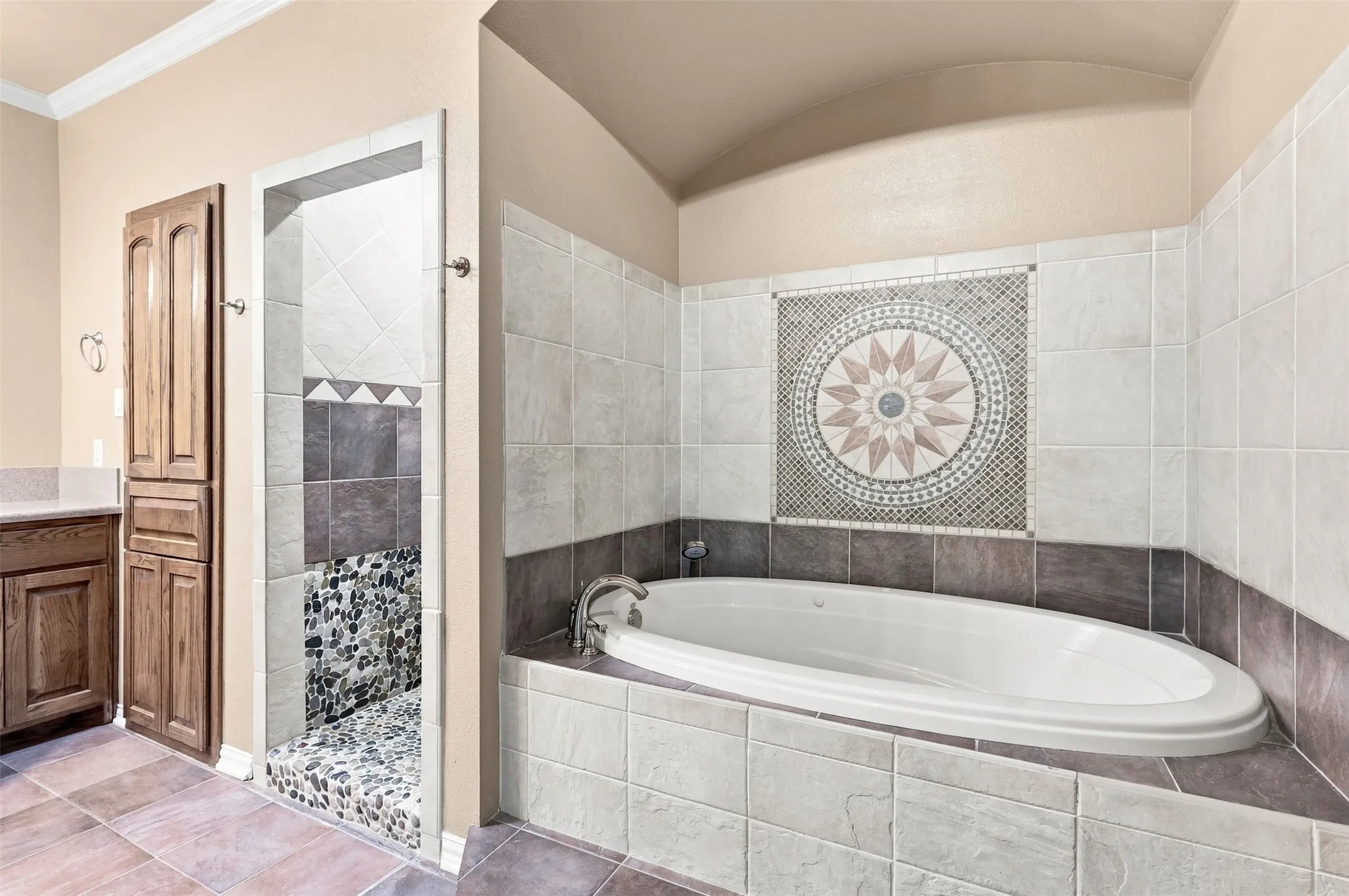 Single Family Residence For Sale in Denton County , 1550 Oak Creek Drive, Lewisville, Texas 75077, 3 Bedroom, 2 Bathroom, 2 Garage spaces, 1,975 Sqft, built in 1980, mls#21352325, Real Estate Agent in Lewisville, Homes For Sale in Denton county, Homes For Sale in Lewisville, Realtor in Lewisville Texas, Real Estate Brokerage Independent Realty Texas, Luminita Cordes Realtor