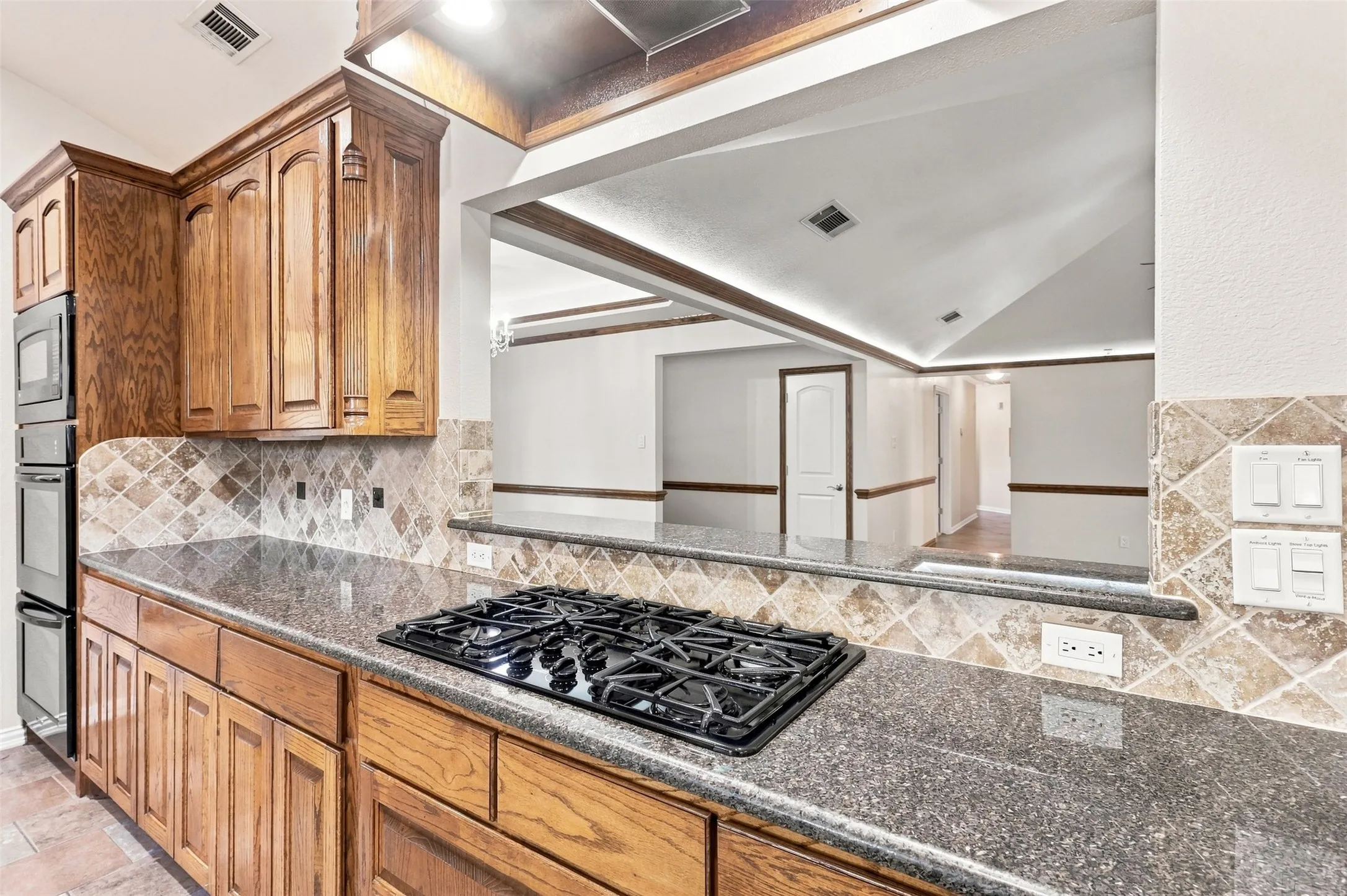 Single Family Residence For Sale in Denton County , 1550 Oak Creek Drive, Lewisville, Texas 75077, 3 Bedroom, 2 Bathroom, 2 Garage spaces, 1,975 Sqft, built in 1980, mls#21352325, Real Estate Agent in Lewisville, Homes For Sale in Denton county, Homes For Sale in Lewisville, Realtor in Lewisville Texas, Real Estate Brokerage Independent Realty Texas, Luminita Cordes Realtor