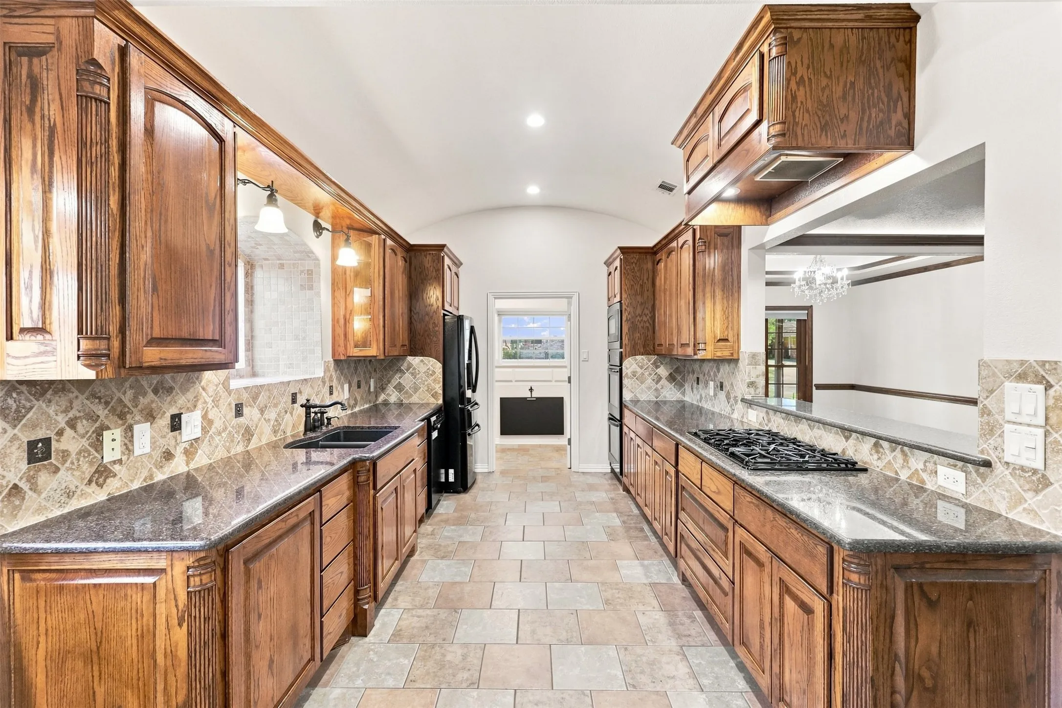 Single Family Residence For Sale in Denton County , 1550 Oak Creek Drive, Lewisville, Texas 75077, 3 Bedroom, 2 Bathroom, 2 Garage spaces, 1,975 Sqft, built in 1980, mls#21352325, Real Estate Agent in Lewisville, Homes For Sale in Denton county, Homes For Sale in Lewisville, Realtor in Lewisville Texas, Real Estate Brokerage Independent Realty Texas, Luminita Cordes Realtor