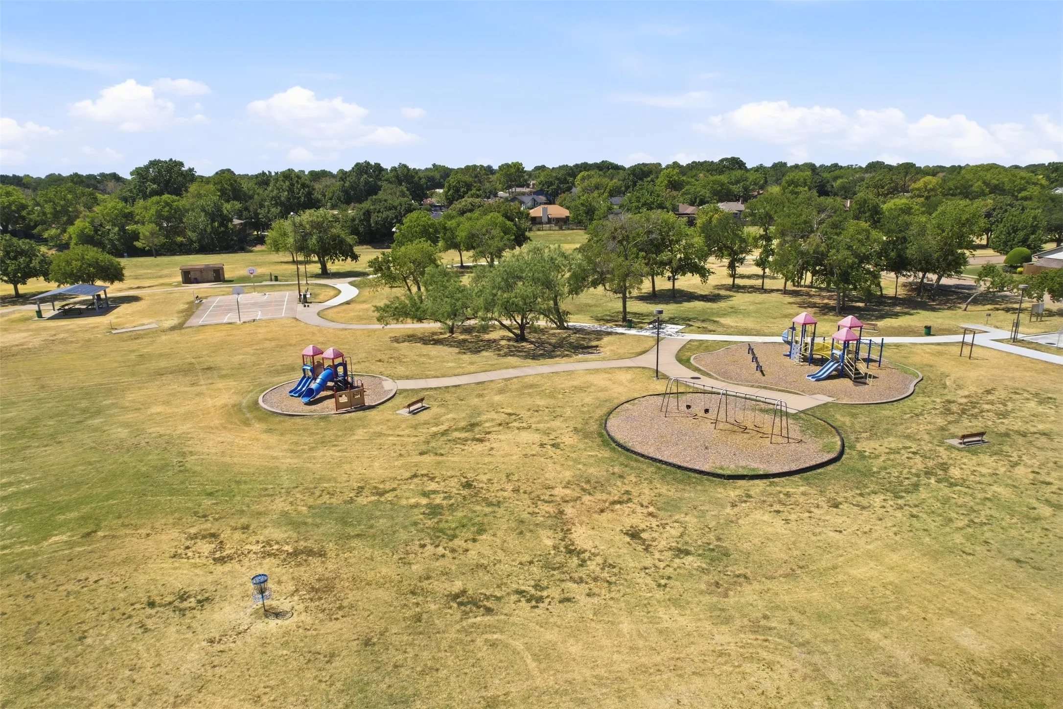 Single Family Residence For Sale in Denton County , 1550 Oak Creek Drive, Lewisville, Texas 75077, 3 Bedroom, 2 Bathroom, 2 Garage spaces, 1,975 Sqft, built in 1980, mls#21352325, Real Estate Agent in Lewisville, Homes For Sale in Denton county, Homes For Sale in Lewisville, Realtor in Lewisville Texas, Real Estate Brokerage Independent Realty Texas, Luminita Cordes Realtor