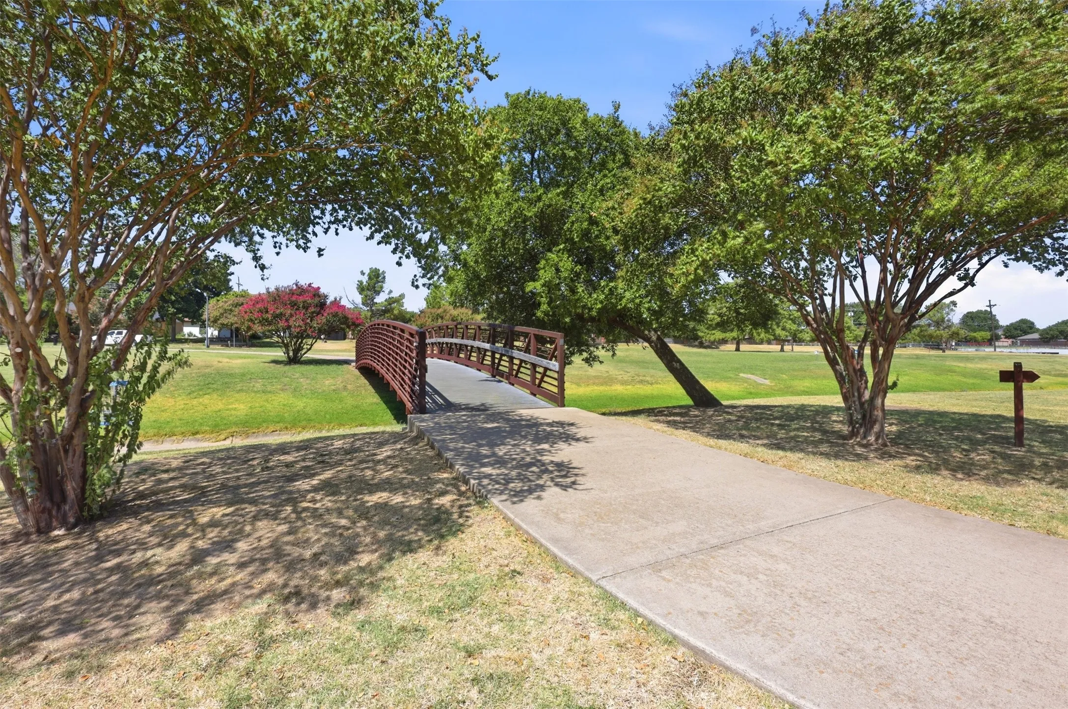 Single Family Residence For Sale in Denton County , 1550 Oak Creek Drive, Lewisville, Texas 75077, 3 Bedroom, 2 Bathroom, 2 Garage spaces, 1,975 Sqft, built in 1980, mls#21352325, Real Estate Agent in Lewisville, Homes For Sale in Denton county, Homes For Sale in Lewisville, Realtor in Lewisville Texas, Real Estate Brokerage Independent Realty Texas, Luminita Cordes Realtor