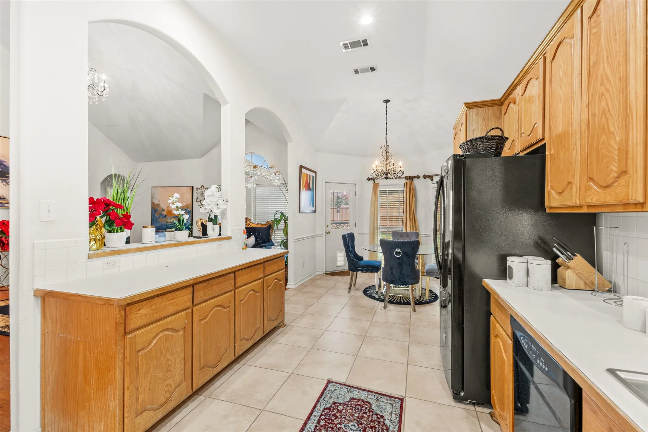 Single Family Residence For Rent in Tarrant County , 5231 Kathryn Drive, Grand Prairie, Texas 75052, 5 Bedroom, 3 Bathroom, 2 Garage spaces, 3,036 Sqft, built in 2004, mls#21352452, Real Estate Agent in Grand Prairie, Homes For Rent in Tarrant county, Homes For Rent in Grand Prairie, Realtor in Grand Prairie Texas, Real Estate Brokerage Independent Realty Texas, Luminita Cordes Realtor