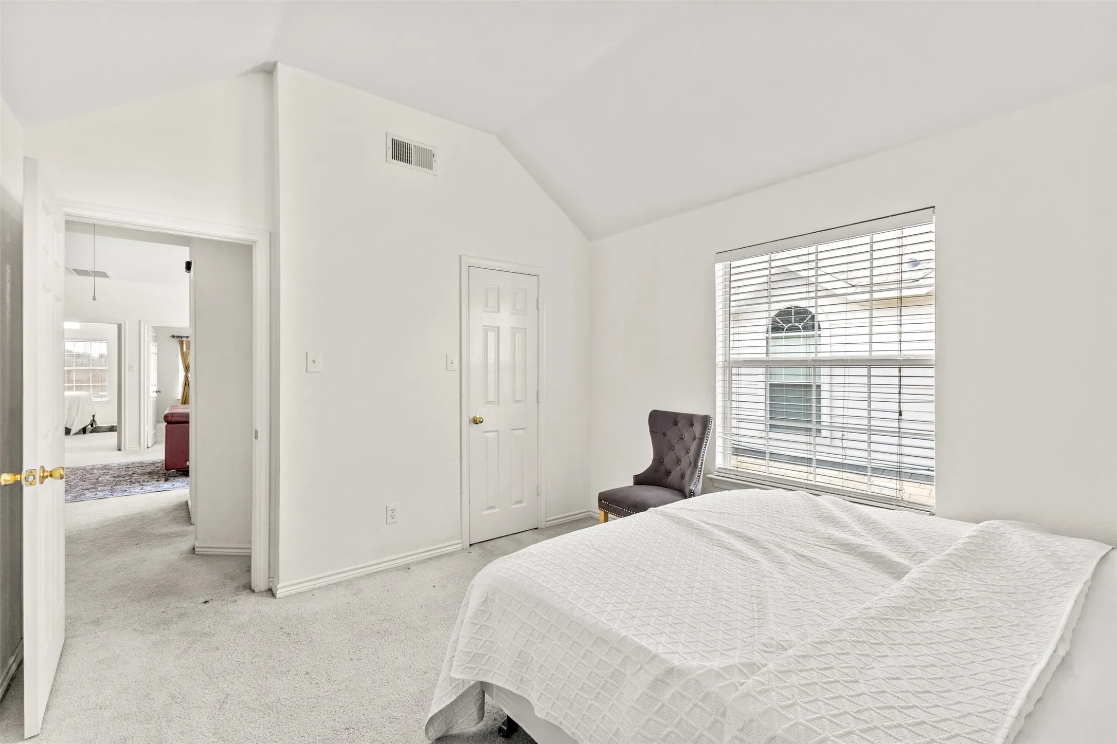 Single Family Residence For Rent in Tarrant County , 5231 Kathryn Drive, Grand Prairie, Texas 75052, 5 Bedroom, 3 Bathroom, 2 Garage spaces, 3,036 Sqft, built in 2004, mls#21352452, Real Estate Agent in Grand Prairie, Homes For Rent in Tarrant county, Homes For Rent in Grand Prairie, Realtor in Grand Prairie Texas, Real Estate Brokerage Independent Realty Texas, Luminita Cordes Realtor