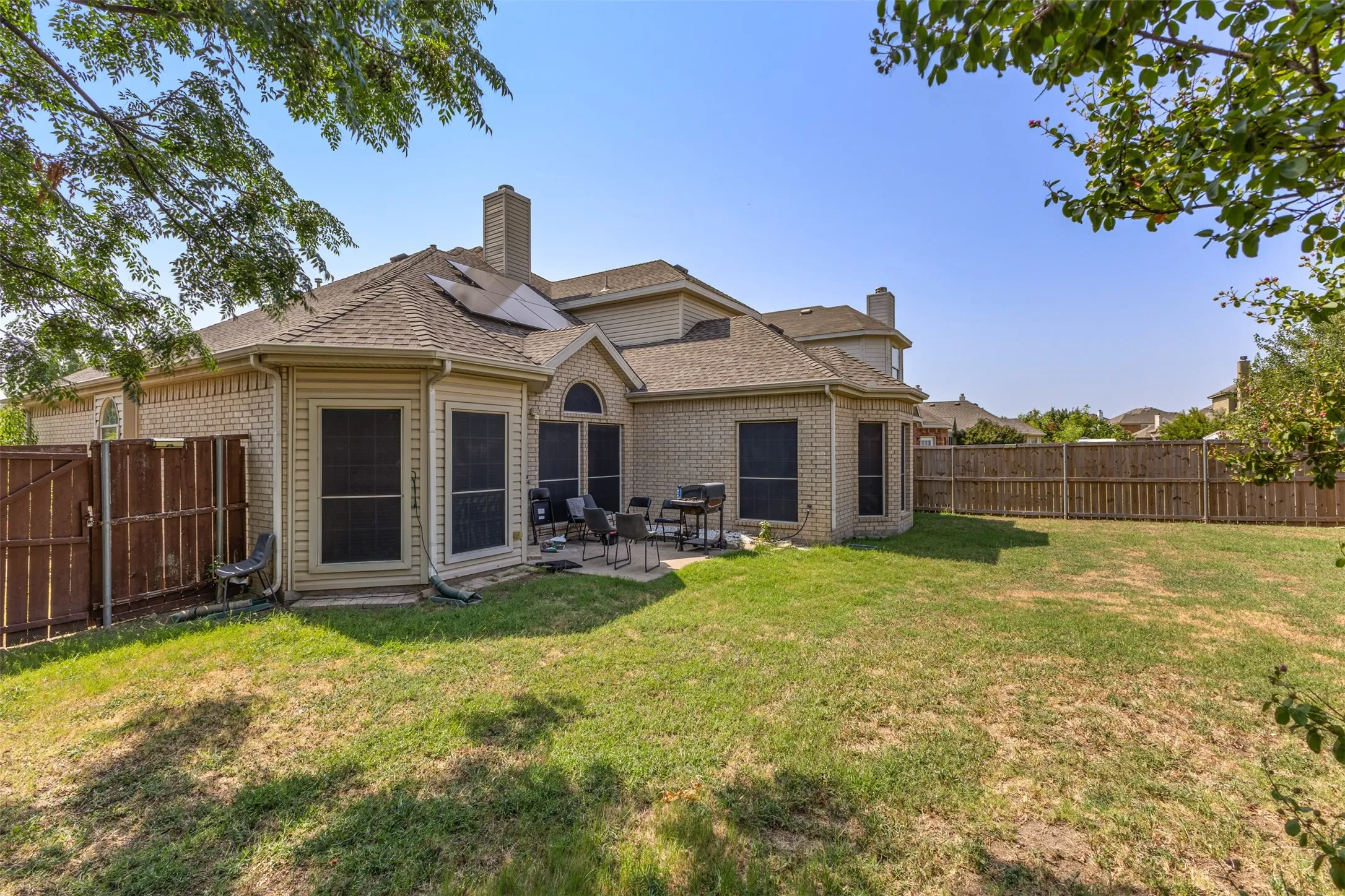 Single Family Residence For Rent in Tarrant County , 5231 Kathryn Drive, Grand Prairie, Texas 75052, 5 Bedroom, 3 Bathroom, 2 Garage spaces, 3,036 Sqft, built in 2004, mls#21352452, Real Estate Agent in Grand Prairie, Homes For Rent in Tarrant county, Homes For Rent in Grand Prairie, Realtor in Grand Prairie Texas, Real Estate Brokerage Independent Realty Texas, Luminita Cordes Realtor