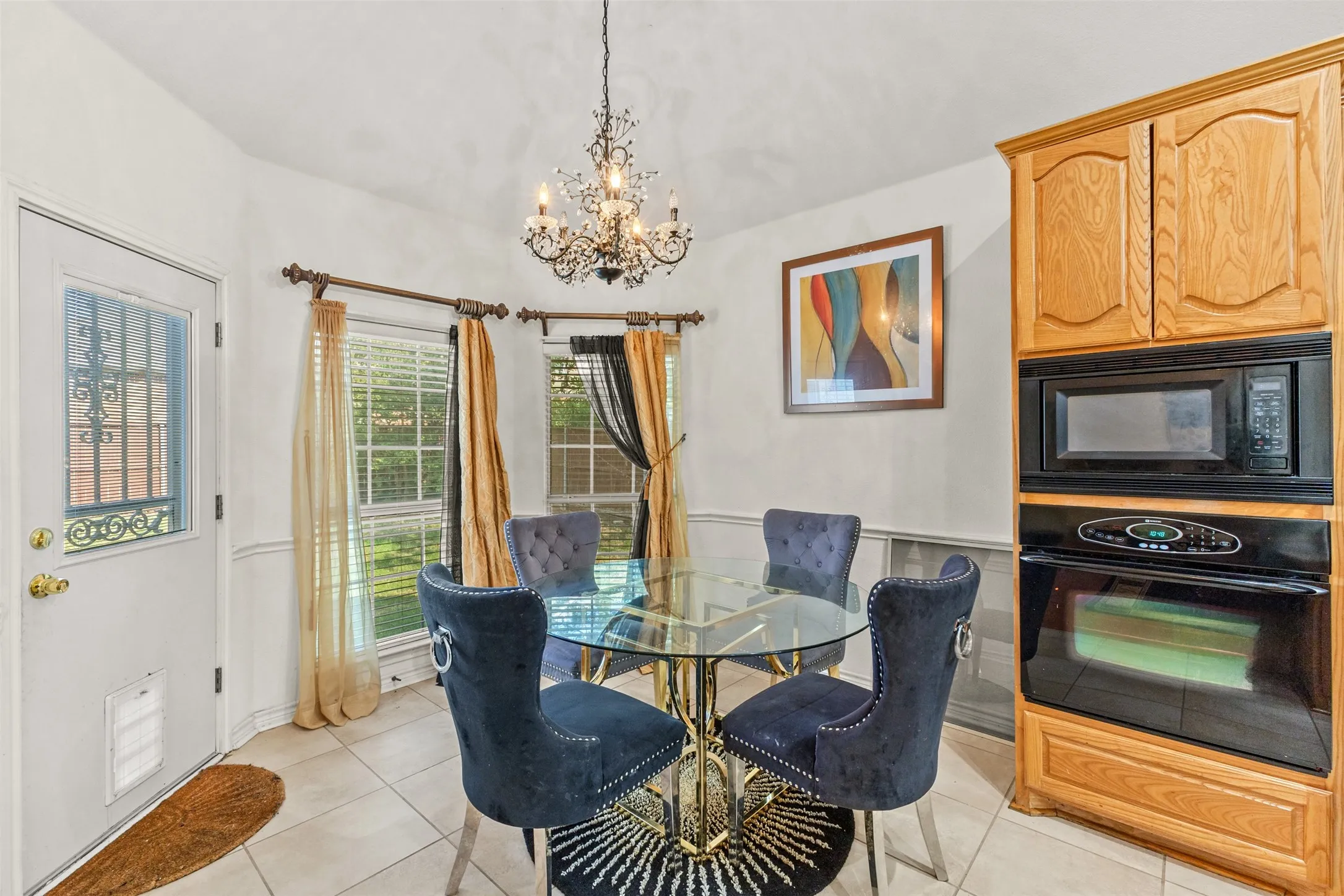 Single Family Residence For Rent in Tarrant County , 5231 Kathryn Drive, Grand Prairie, Texas 75052, 5 Bedroom, 3 Bathroom, 2 Garage spaces, 3,036 Sqft, built in 2004, mls#21352452, Real Estate Agent in Grand Prairie, Homes For Rent in Tarrant county, Homes For Rent in Grand Prairie, Realtor in Grand Prairie Texas, Real Estate Brokerage Independent Realty Texas, Luminita Cordes Realtor