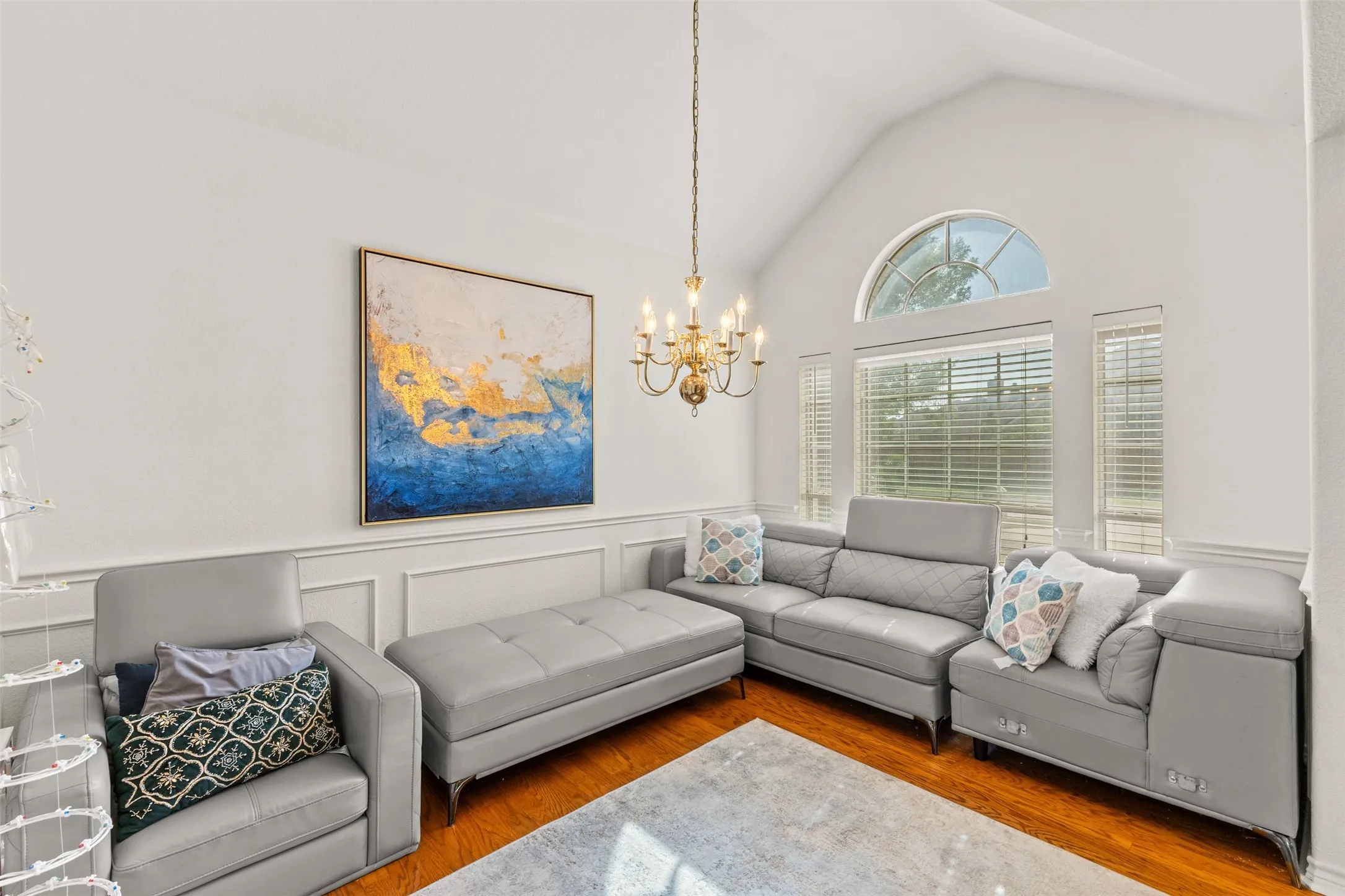 Single Family Residence For Rent in Tarrant County , 5231 Kathryn Drive, Grand Prairie, Texas 75052, 5 Bedroom, 3 Bathroom, 2 Garage spaces, 3,036 Sqft, built in 2004, mls#21352452, Real Estate Agent in Grand Prairie, Homes For Rent in Tarrant county, Homes For Rent in Grand Prairie, Realtor in Grand Prairie Texas, Real Estate Brokerage Independent Realty Texas, Luminita Cordes Realtor